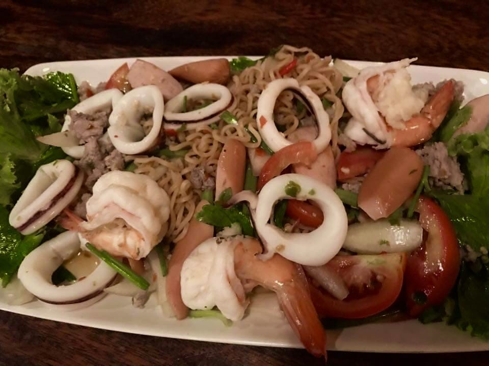 Moonshine Bar, พิซซ่าลันตา Pizza Lanta, Chart Bar, At-Mosphere Rooftop Cafe', Molly, Buddy Beer, Fu Bar, Prime Burger Khaosan, Ranee’s Restaurant, Hippie De Bar