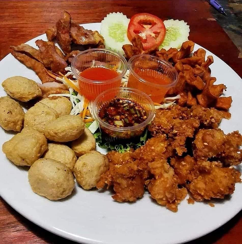 Moonshine Bar, พิซซ่าลันตา Pizza Lanta, Chart Bar, At-Mosphere Rooftop Cafe', Molly, Buddy Beer, Fu Bar, Prime Burger Khaosan, Ranee’s Restaurant, Hippie De Bar