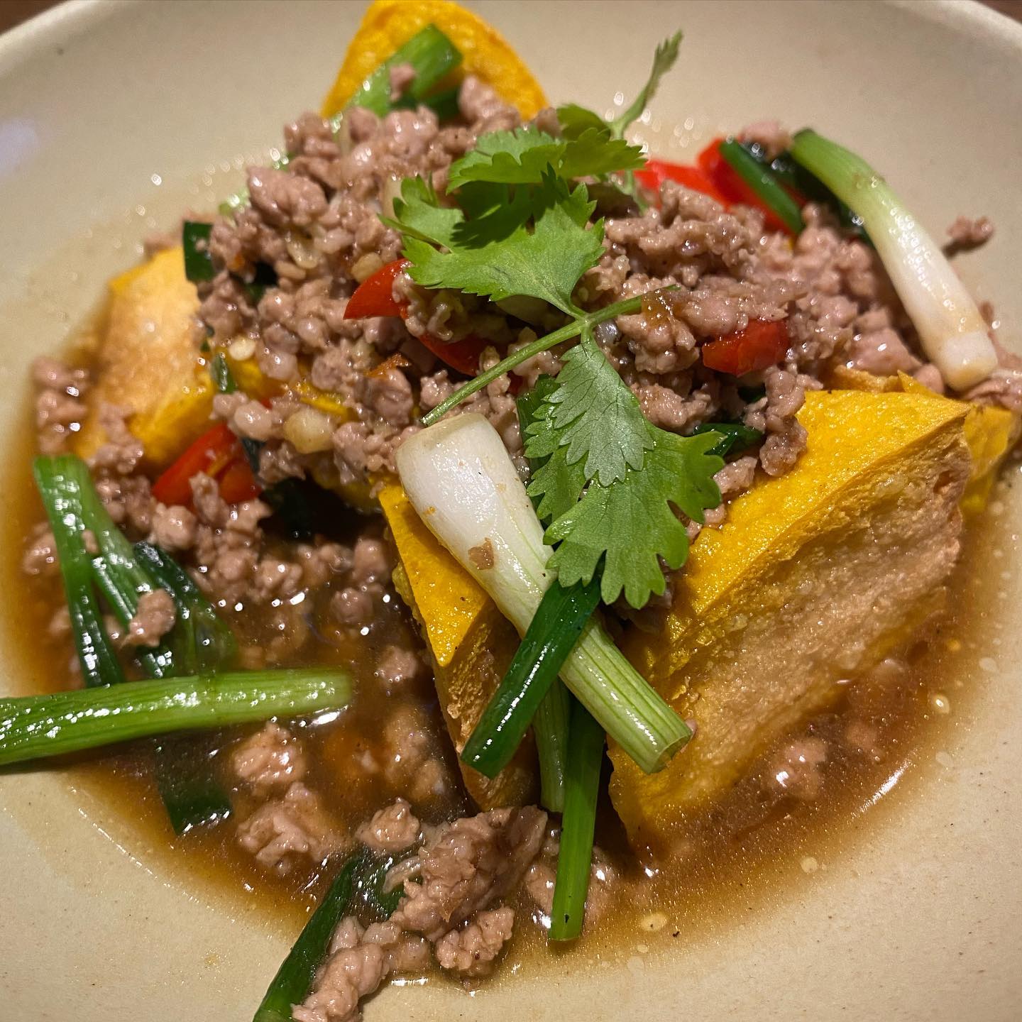 Moonshine Bar, พิซซ่าลันตา Pizza Lanta, Chart Bar, At-Mosphere Rooftop Cafe', Molly, Buddy Beer, Fu Bar, Prime Burger Khaosan, Ranee’s Restaurant, Hippie De Bar