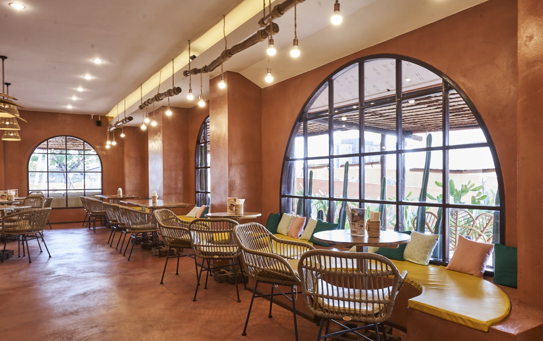 บ้านโพธิ์ริเวอร์ไซด์, ร้านอาหารมธุรสเรือนแพ, Baan Melon Desert, ร้านบ้านเบญฯ, บ้านปูกรรเชียง, ร้านกุ้งนาง, ร้านชวนมา ริมแม่น้ำบางปะกง, ครัวแม่ส้มเกลี้ยง, ครัวปลาเถื่อน, แพเคียงน้ำ, ลุงตีฟและยาย, รวยเรือนแพ, เอกเขนก, ชัยครับ, แพพยงค์ ริมน้ำ, 111/11 บ้านริมคลอง, มีน้ำ มีปลา cafe&amp;restaurant