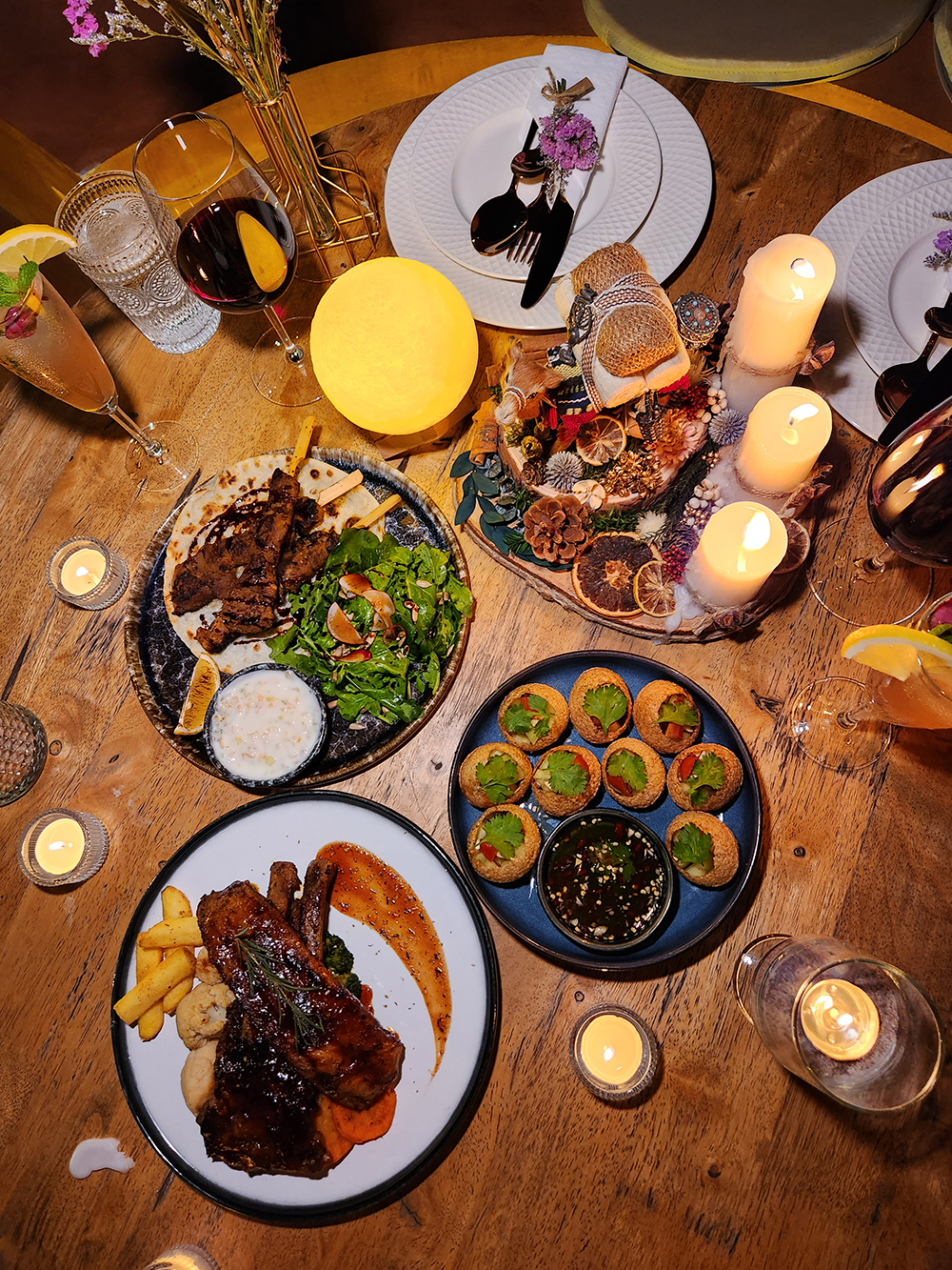 บ้านโพธิ์ริเวอร์ไซด์, ร้านอาหารมธุรสเรือนแพ, Baan Melon Desert, ร้านบ้านเบญฯ, บ้านปูกรรเชียง, ร้านกุ้งนาง, ร้านชวนมา ริมแม่น้ำบางปะกง, ครัวแม่ส้มเกลี้ยง, ครัวปลาเถื่อน, แพเคียงน้ำ, ลุงตีฟและยาย, รวยเรือนแพ, เอกเขนก, ชัยครับ, แพพยงค์ ริมน้ำ, 111/11 บ้านริมคลอง, มีน้ำ มีปลา cafe&amp;restaurant