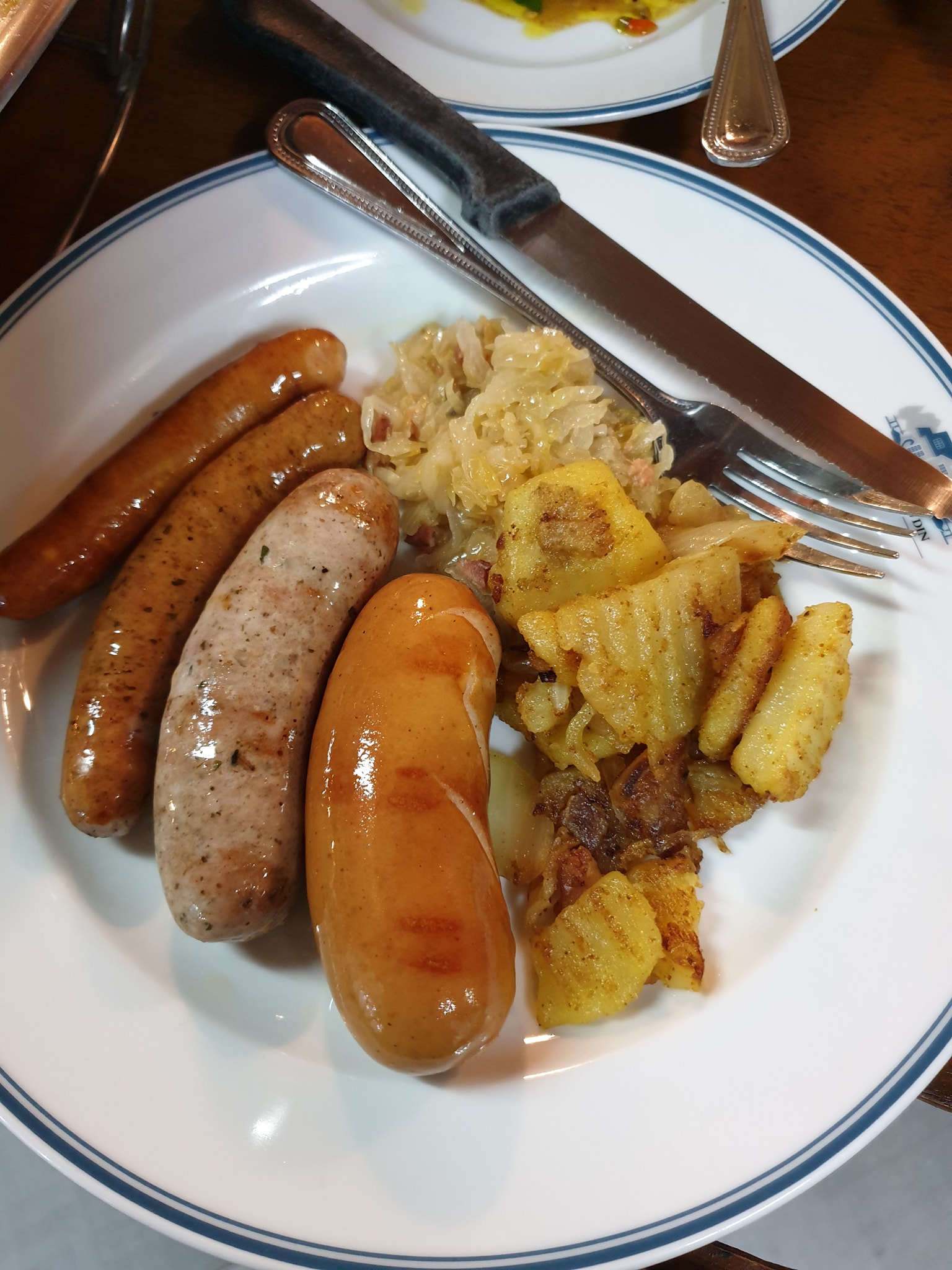 Grande Centre Point Ploenchit, ครัวจำแลง แปลงกาย, Sortrel Sathorn, บ้านน้ำเคียงดิน, ปลาอยู่เย็น, Samsen Villa, ครัวกรุงเทพ, Maldives Maodeep, Waterside Karaoke Restaurant, Little tree, The local Restaurant, Chocolate Ville, Ther Dining &amp; Bar, บ้านสุขนิยม, สวนอาหารบางบัว, แบมบูใหญ่, Craft Home , สวนอาหารซุ้มไผ่ เรโทร