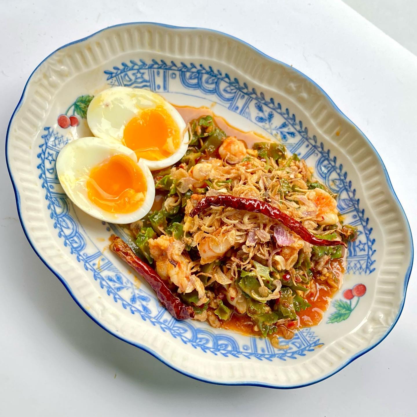 ครัวส้มหอม, Buttercoffs., แดง โภชนา, ลูกชิ้นปลากรายทอด ชัย เศรษฐีเรือทอง, นายอ้วนเย็นตาโฟเสาชิงช้า, ตาชัยก๋วยเตี๋ยวสุโขทัย, 3rd CAFÉ, เหลี่ยมนมสด, ลูกชิ้นหมูแพร่งนรา, เจ๊นี เผือกหิมะ, ภูธรบาร์, โกปี๊เฮี้ยะไถ่กี่ ณ เสาชิงช้า, นมโจ เสาชิงช้า, ข้าวหมูแดงนายชุน, มนต์ นมสด