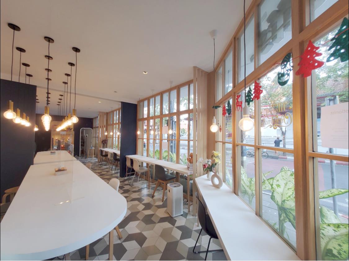 ครัวส้มหอม, Buttercoffs., แดง โภชนา, ลูกชิ้นปลากรายทอด ชัย เศรษฐีเรือทอง, นายอ้วนเย็นตาโฟเสาชิงช้า, ตาชัยก๋วยเตี๋ยวสุโขทัย, 3rd CAFÉ, เหลี่ยมนมสด, ลูกชิ้นหมูแพร่งนรา, เจ๊นี เผือกหิมะ, ภูธรบาร์, โกปี๊เฮี้ยะไถ่กี่ ณ เสาชิงช้า, นมโจ เสาชิงช้า, ข้าวหมูแดงนายชุน, มนต์ นมสด