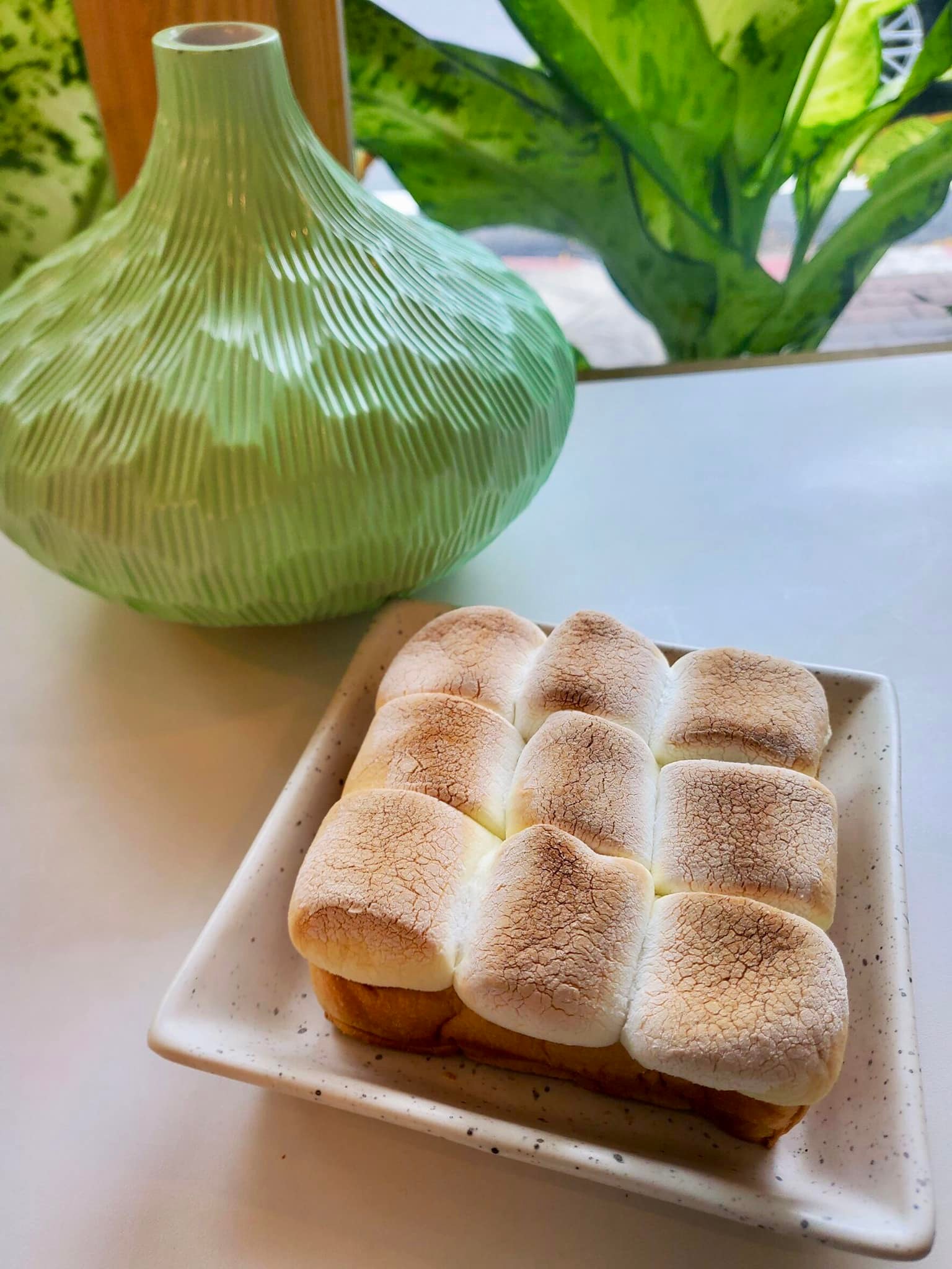 ครัวส้มหอม, Buttercoffs., แดง โภชนา, ลูกชิ้นปลากรายทอด ชัย เศรษฐีเรือทอง, นายอ้วนเย็นตาโฟเสาชิงช้า, ตาชัยก๋วยเตี๋ยวสุโขทัย, 3rd CAFÉ, เหลี่ยมนมสด, ลูกชิ้นหมูแพร่งนรา, เจ๊นี เผือกหิมะ, ภูธรบาร์, โกปี๊เฮี้ยะไถ่กี่ ณ เสาชิงช้า, นมโจ เสาชิงช้า, ข้าวหมูแดงนายชุน, มนต์ นมสด