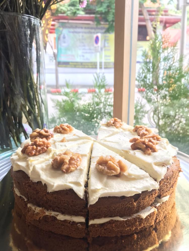 ครัวส้มหอม, Buttercoffs., แดง โภชนา, ลูกชิ้นปลากรายทอด ชัย เศรษฐีเรือทอง, นายอ้วนเย็นตาโฟเสาชิงช้า, ตาชัยก๋วยเตี๋ยวสุโขทัย, 3rd CAFÉ, เหลี่ยมนมสด, ลูกชิ้นหมูแพร่งนรา, เจ๊นี เผือกหิมะ, ภูธรบาร์, โกปี๊เฮี้ยะไถ่กี่ ณ เสาชิงช้า, นมโจ เสาชิงช้า, ข้าวหมูแดงนายชุน, มนต์ นมสด