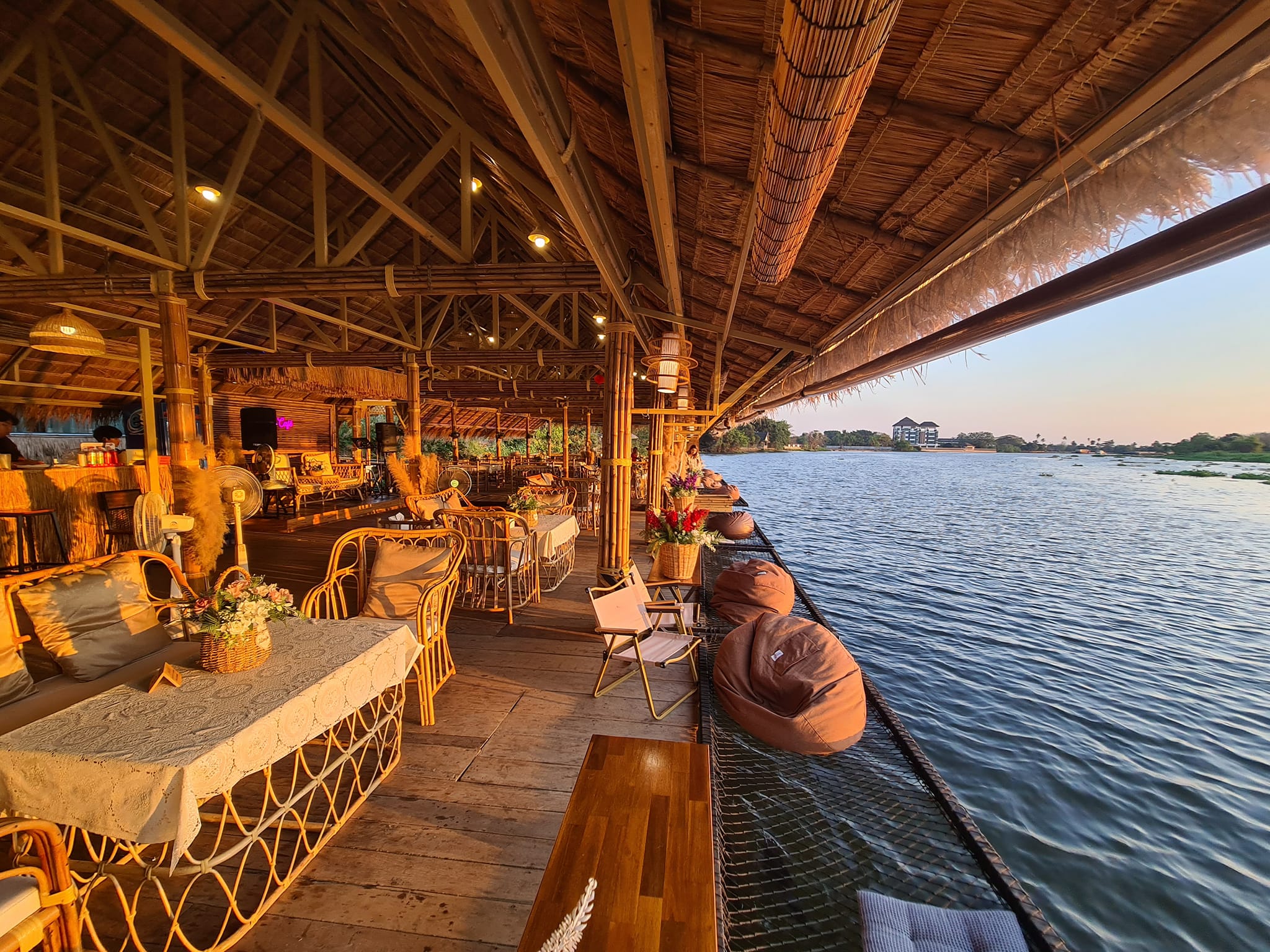 The Sine Cafe’, Whispering cafe, รักษ์น้ำคาเฟ่, Orenchi Cafe, KAWA Coffee and Co., Orenchi Specialty Coffee, Attitude Coffee, Memory House Cafe, In Garden Hut Cafe, ChataThammachart, She's The Legend Cafe, RIVA floating cafe, Good Mood House, นึก คาเฟ่ - วัดไร่ขิง, Ton Khao Terrace, CHADA Tea Boutique, Kark Crof.f