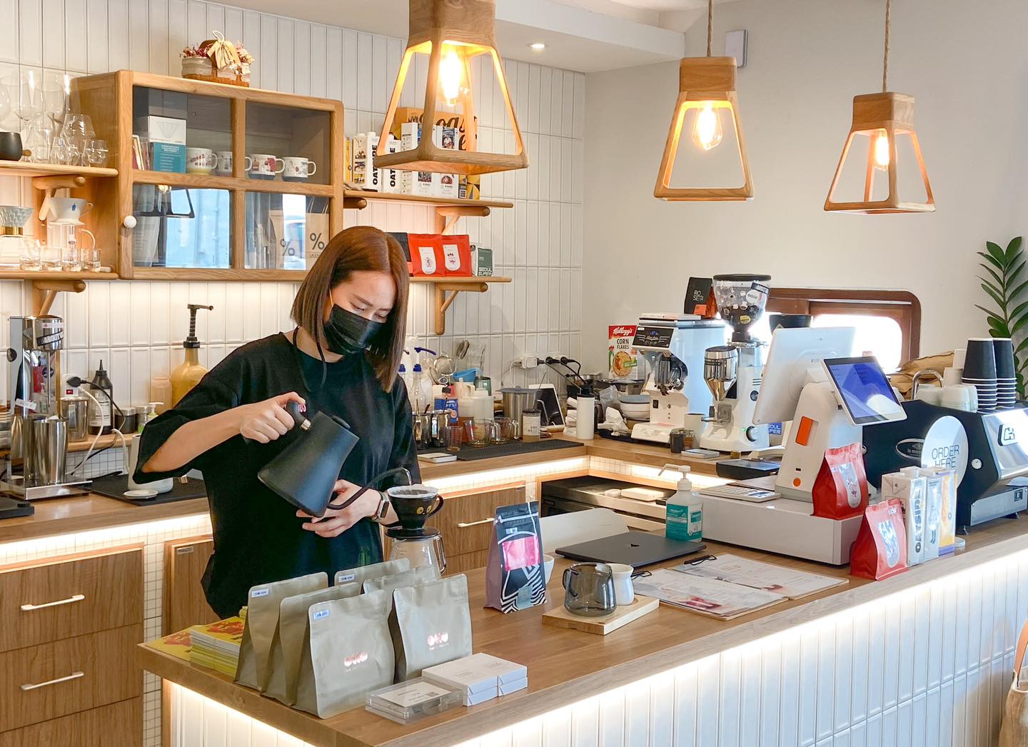 The Sine Cafe’, Whispering cafe, รักษ์น้ำคาเฟ่, Orenchi Cafe, KAWA Coffee and Co., Orenchi Specialty Coffee, Attitude Coffee, Memory House Cafe, In Garden Hut Cafe, ChataThammachart, She's The Legend Cafe, RIVA floating cafe, Good Mood House, นึก คาเฟ่ - วัดไร่ขิง, Ton Khao Terrace, CHADA Tea Boutique, Kark Crof.f