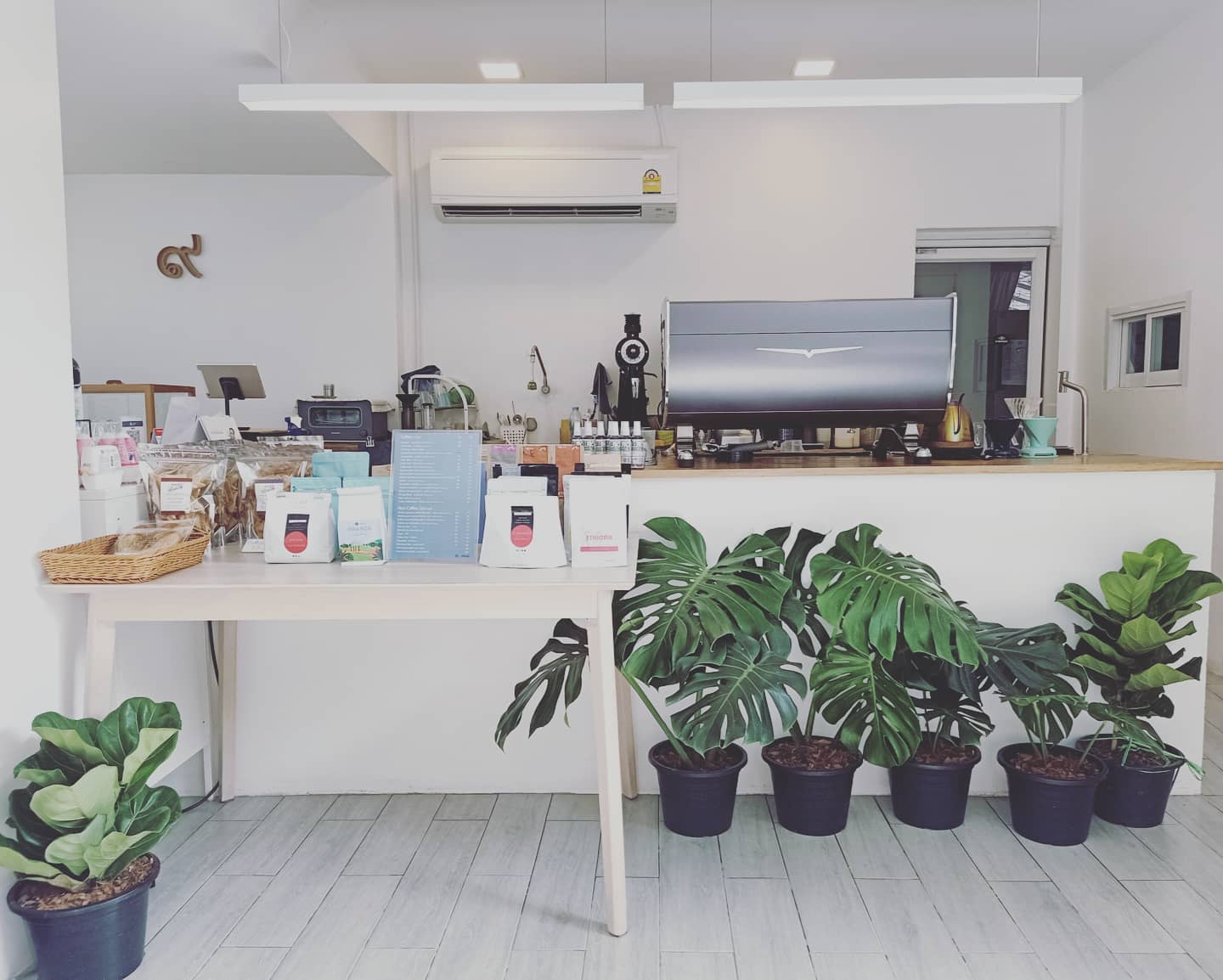 The Sine Cafe’, Whispering cafe, รักษ์น้ำคาเฟ่, Orenchi Cafe, KAWA Coffee and Co., Orenchi Specialty Coffee, Attitude Coffee, Memory House Cafe, In Garden Hut Cafe, ChataThammachart, She's The Legend Cafe, RIVA floating cafe, Good Mood House, นึก คาเฟ่ - วัดไร่ขิง, Ton Khao Terrace, CHADA Tea Boutique, Kark Crof.f