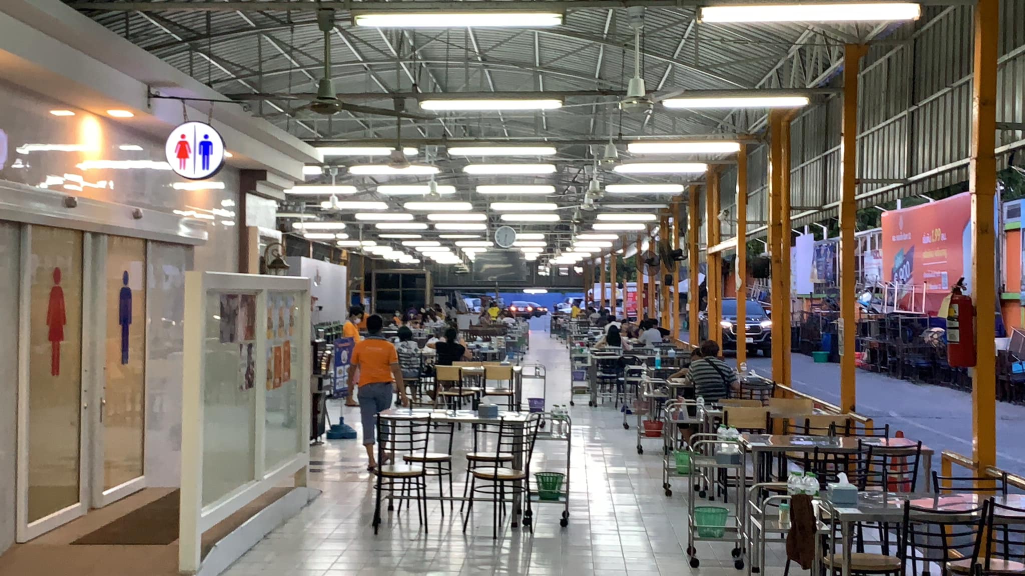 Cypher Gelato, สุกี้จินดา, สาขาลาดพร้าววังหิน, เถ่าชิ่ว น้ำเต้าหู้มือหนึ่ง, เตาถ่าน หมูกระทะ, Unfinished Coffee Roaster, เซี้ยม ก๋วยเตี๋ยวสุโขทัย วังหิน, เครปป้าเฉื่อย, สาขา Plaza Lagoon, เฝอ'54, สาขาลาดพร้าววังหิน 60, ซ้งเป็ดพะโล้, ผัดไทยวังหิน Showปัง, ราดหน้าฟาไฉ, โกวนัน, โกวใหญ่ ก๋วยเตี๋ยวหมูต้มยำ, รัตนา ราชาบะหมี่เกี๊ยวข้าวหมูแดง, ทวีชัยเป็ดพะโล้, กล้วยทอดล้านช้าง, Wood Café, หมูมาไก่ไป, เลิศทิพย์วังหิน, ก๋วยเตี๋ยวต้มยำไข่ลาวา, Buta Shabu, โก โรตีชาชัก ลาดพร้าววังหิน