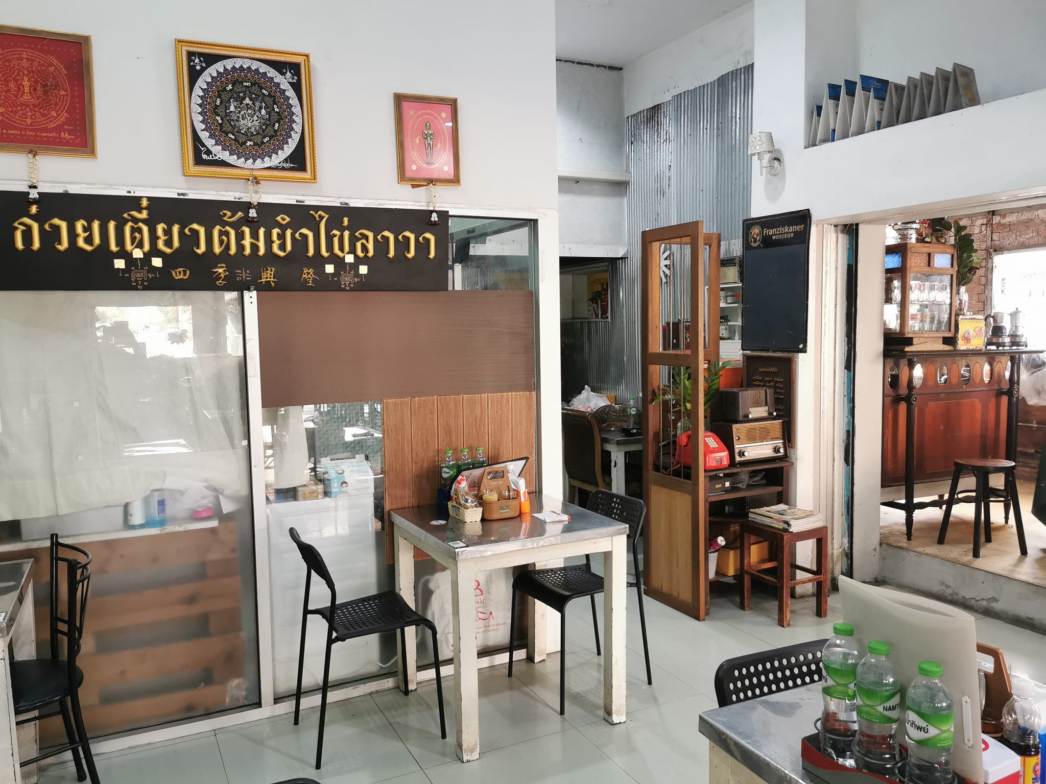 Cypher Gelato, สุกี้จินดา, สาขาลาดพร้าววังหิน, เถ่าชิ่ว น้ำเต้าหู้มือหนึ่ง, เตาถ่าน หมูกระทะ, Unfinished Coffee Roaster, เซี้ยม ก๋วยเตี๋ยวสุโขทัย วังหิน, เครปป้าเฉื่อย, สาขา Plaza Lagoon, เฝอ'54, สาขาลาดพร้าววังหิน 60, ซ้งเป็ดพะโล้, ผัดไทยวังหิน Showปัง, ราดหน้าฟาไฉ, โกวนัน, โกวใหญ่ ก๋วยเตี๋ยวหมูต้มยำ, รัตนา ราชาบะหมี่เกี๊ยวข้าวหมูแดง, ทวีชัยเป็ดพะโล้, กล้วยทอดล้านช้าง, Wood Café, หมูมาไก่ไป, เลิศทิพย์วังหิน, ก๋วยเตี๋ยวต้มยำไข่ลาวา, Buta Shabu, โก โรตีชาชัก ลาดพร้าววังหิน