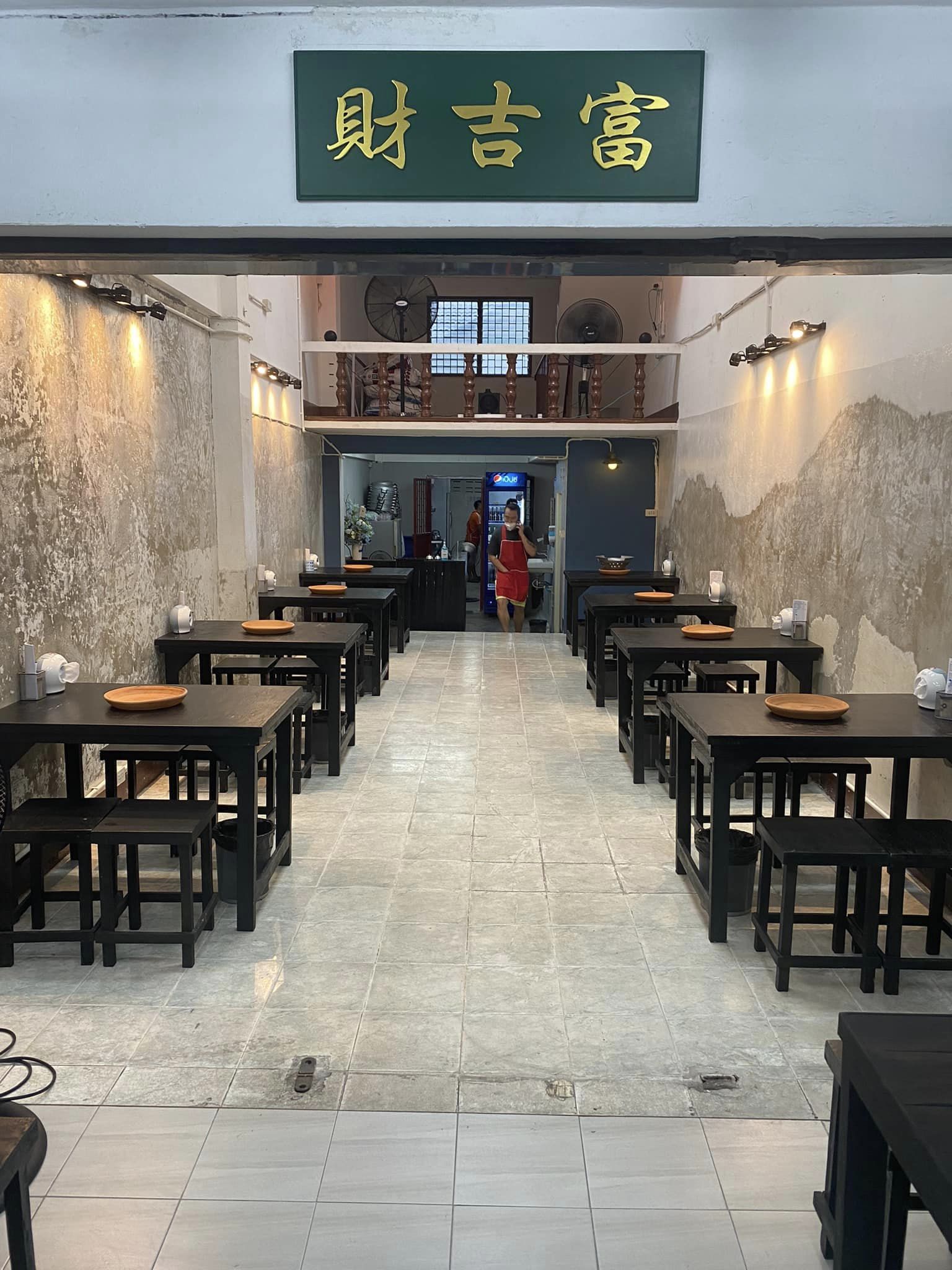 Cypher Gelato, สุกี้จินดา, สาขาลาดพร้าววังหิน, เถ่าชิ่ว น้ำเต้าหู้มือหนึ่ง, เตาถ่าน หมูกระทะ, Unfinished Coffee Roaster, เซี้ยม ก๋วยเตี๋ยวสุโขทัย วังหิน, เครปป้าเฉื่อย, สาขา Plaza Lagoon, เฝอ'54, สาขาลาดพร้าววังหิน 60, ซ้งเป็ดพะโล้, ผัดไทยวังหิน Showปัง, ราดหน้าฟาไฉ, โกวนัน, โกวใหญ่ ก๋วยเตี๋ยวหมูต้มยำ, รัตนา ราชาบะหมี่เกี๊ยวข้าวหมูแดง, ทวีชัยเป็ดพะโล้, กล้วยทอดล้านช้าง, Wood Café, หมูมาไก่ไป, เลิศทิพย์วังหิน, ก๋วยเตี๋ยวต้มยำไข่ลาวา, Buta Shabu, โก โรตีชาชัก ลาดพร้าววังหิน