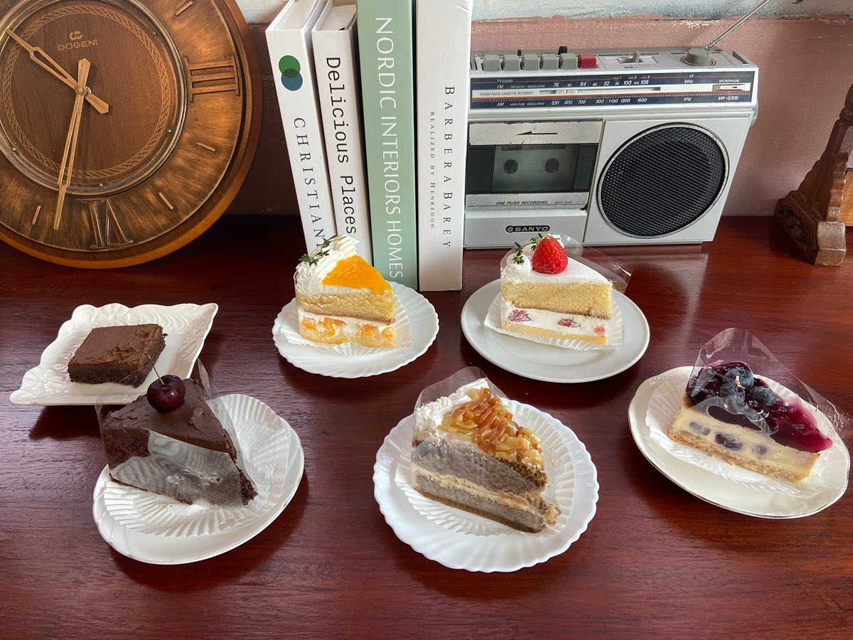 White House Forest, เกษม : KASEM Coffee, Rosie.nak, Luk Labb Coffee, Grande KAFE, KFD in Town, สวรรค์บ้านนา คาเฟ่ Food &amp; Drink, กอหญ้า คาเฟ่, ณ บุ่ง Coffee, polar polar CAFE', Yellow Pumpkin, ร้าน Yellow Pumpkin เปิดบริการตามปกติ 11.00-17.00 น. (ปิดวันพฤหัสบดี), I'm home cafe, ประจำอำเภอ, glinfon, 382 Space Café, La-Moon cafe'