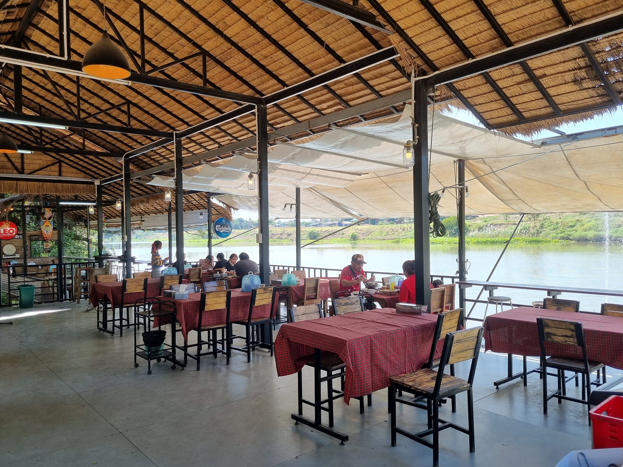 ก๋วยเตี๋ยวเรือในคลอง อยุธยา, กรุงเก่า"เตี๋ยวเรือ", ก๋วยเตี๋ยวเรือลวกปากริมคลอง & หมูกะทะ อยุธยา, ก๋วยเตี๋ยวเรืออยุธยา-โอชินสูตรโบราณ, ร้านก๋วยเตี๋ยวเรือโอ่งบนแพริมแม่น้ำน้อย, ก๋วยเตี๋ยวเรือกิมหลวน อยุธยา, ก๋วยเตี๋ยวเรือ ตาลเดี่ยว'เตี๋ยวเรือ, ก๋วยเตี๊ยวลุงแจ๊ะ (บัวหวาน), ร้านก๋วยเตี๋ยวตาไห (คลองท่อ), ก๋วยเตี๋ยวเรือแม่วันดี อยุธยา, ก๋วยเตี๋ยวเรือแม่ต่วม อยุธยา, ก๋วยเตี๋ยวเรือ เสือร้องไห้, ก๋วยเตี๋ยวเรือ "รสโจ๊ะ" ป้าไวท์, ก๋วยเตี๋ยวเรืออยุธยา ป้าษา2, ก๋วยเตี๋ยววัดใหญ่, ก๋วยเตี๋ยวเรือห้อยขา อยุธยา, ก๋วยเตี๋ยวเรือนายอ๊อฟ สูตร”ยายจง”รสดั้งเดิม, ไทยเทวา ก๋วยเตี๋ยวเรืออยุธยา, ต้อยตลาดแตก สาขาใหญ่ ก๋วยเตี๋ยวเรืออยุธยา