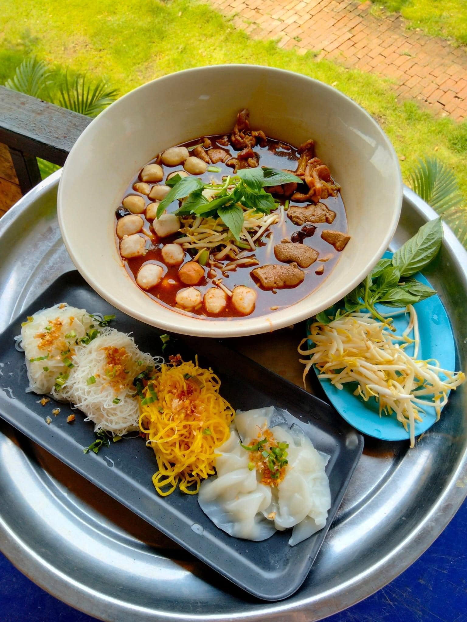 ก๋วยเตี๋ยวเรือในคลอง อยุธยา, กรุงเก่า"เตี๋ยวเรือ", ก๋วยเตี๋ยวเรือลวกปากริมคลอง & หมูกะทะ อยุธยา, ก๋วยเตี๋ยวเรืออยุธยา-โอชินสูตรโบราณ, ร้านก๋วยเตี๋ยวเรือโอ่งบนแพริมแม่น้ำน้อย, ก๋วยเตี๋ยวเรือกิมหลวน อยุธยา, ก๋วยเตี๋ยวเรือ ตาลเดี่ยว'เตี๋ยวเรือ, ก๋วยเตี๊ยวลุงแจ๊ะ (บัวหวาน), ร้านก๋วยเตี๋ยวตาไห (คลองท่อ), ก๋วยเตี๋ยวเรือแม่วันดี อยุธยา, ก๋วยเตี๋ยวเรือแม่ต่วม อยุธยา, ก๋วยเตี๋ยวเรือ เสือร้องไห้, ก๋วยเตี๋ยวเรือ "รสโจ๊ะ" ป้าไวท์, ก๋วยเตี๋ยวเรืออยุธยา ป้าษา2, ก๋วยเตี๋ยววัดใหญ่, ก๋วยเตี๋ยวเรือห้อยขา อยุธยา, ก๋วยเตี๋ยวเรือนายอ๊อฟ สูตร”ยายจง”รสดั้งเดิม, ไทยเทวา ก๋วยเตี๋ยวเรืออยุธยา, ต้อยตลาดแตก สาขาใหญ่ ก๋วยเตี๋ยวเรืออยุธยา
