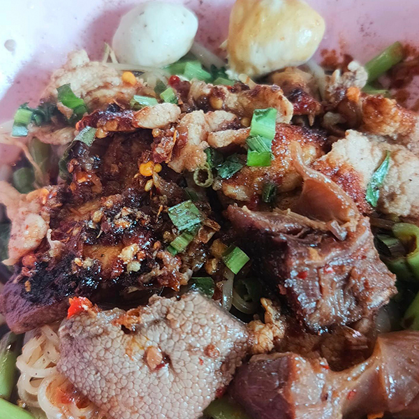 ก๋วยเตี๋ยวเรือในคลอง อยุธยา, กรุงเก่า"เตี๋ยวเรือ", ก๋วยเตี๋ยวเรือลวกปากริมคลอง & หมูกะทะ อยุธยา, ก๋วยเตี๋ยวเรืออยุธยา-โอชินสูตรโบราณ, ร้านก๋วยเตี๋ยวเรือโอ่งบนแพริมแม่น้ำน้อย, ก๋วยเตี๋ยวเรือกิมหลวน อยุธยา, ก๋วยเตี๋ยวเรือ ตาลเดี่ยว'เตี๋ยวเรือ, ก๋วยเตี๊ยวลุงแจ๊ะ (บัวหวาน), ร้านก๋วยเตี๋ยวตาไห (คลองท่อ), ก๋วยเตี๋ยวเรือแม่วันดี อยุธยา, ก๋วยเตี๋ยวเรือแม่ต่วม อยุธยา, ก๋วยเตี๋ยวเรือ เสือร้องไห้, ก๋วยเตี๋ยวเรือ "รสโจ๊ะ" ป้าไวท์, ก๋วยเตี๋ยวเรืออยุธยา ป้าษา2, ก๋วยเตี๋ยววัดใหญ่, ก๋วยเตี๋ยวเรือห้อยขา อยุธยา, ก๋วยเตี๋ยวเรือนายอ๊อฟ สูตร”ยายจง”รสดั้งเดิม, ไทยเทวา ก๋วยเตี๋ยวเรืออยุธยา, ต้อยตลาดแตก สาขาใหญ่ ก๋วยเตี๋ยวเรืออยุธยา