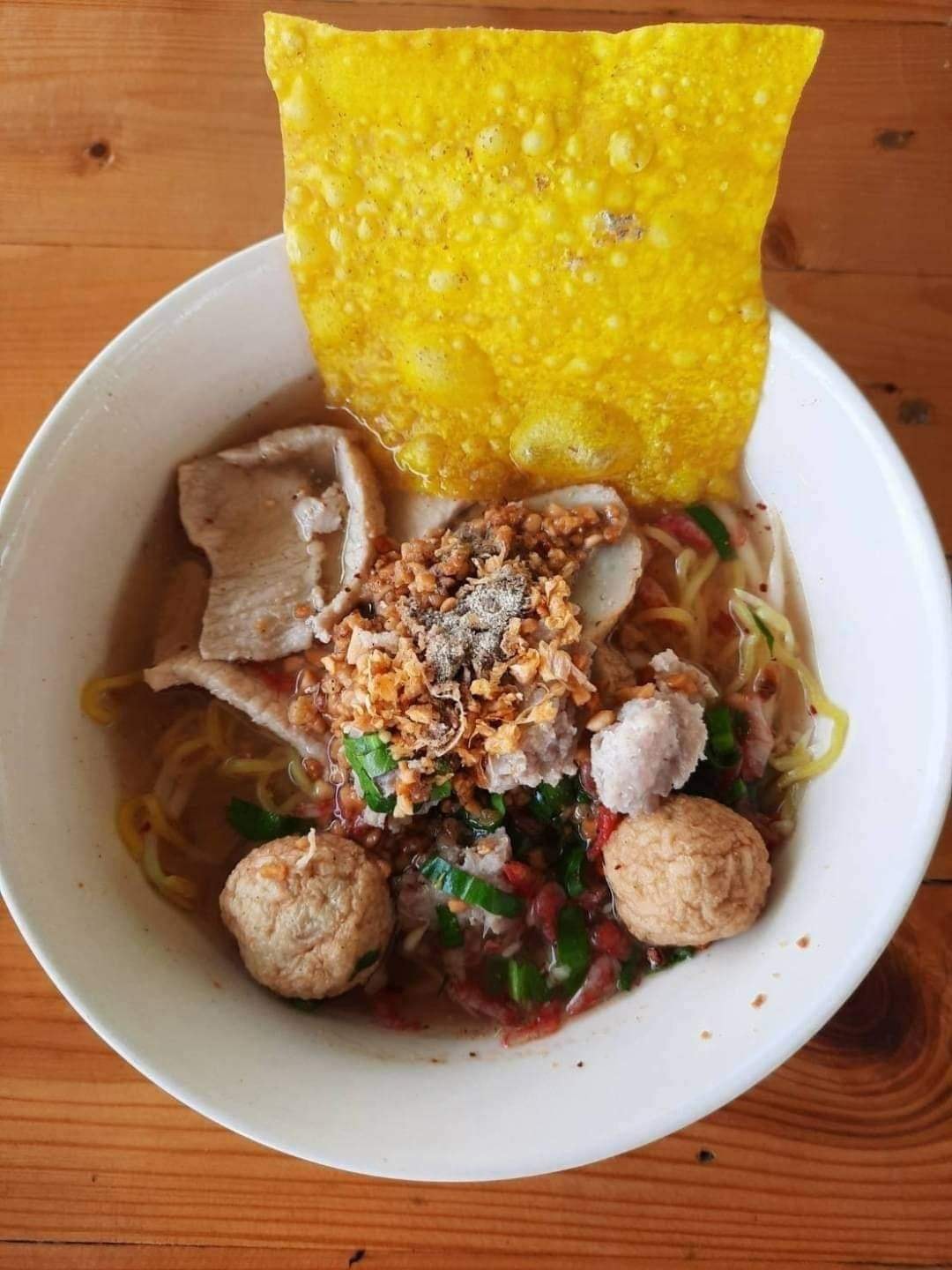 ก๋วยเตี๋ยวเรือในคลอง อยุธยา, กรุงเก่า"เตี๋ยวเรือ", ร้านก๋วยเตี๋ยวเรือโอ่งบนแพริมแม่น้ำน้อย, ก๋วยเตี๋ยวเรือกิมหลวน อยุธยา, ก๋วยเตี๋ยวเรือ ตาลเดี่ยว'เตี๋ยวเรือ, ก๋วยเตี๊ยวลุงแจ๊ะ (บัวหวาน), ร้านก๋วยเตี๋ยวตาไห (คลองท่อ), ก๋วยเตี๋ยวเรือแม่วันดี อยุธยา