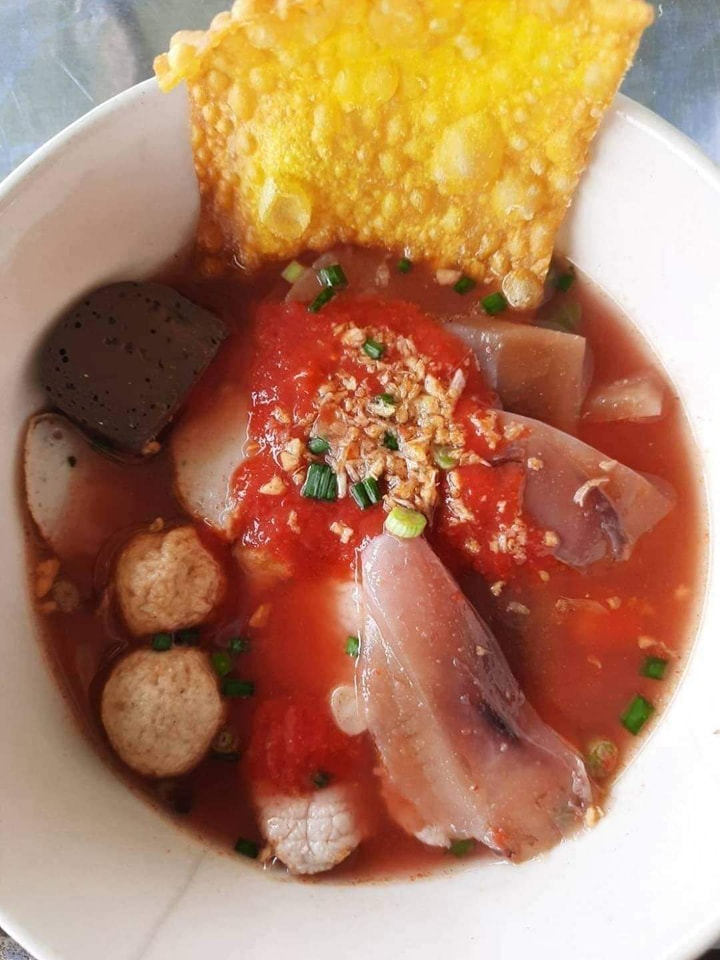 ก๋วยเตี๋ยวเรือในคลอง อยุธยา, กรุงเก่า"เตี๋ยวเรือ", ร้านก๋วยเตี๋ยวเรือโอ่งบนแพริมแม่น้ำน้อย, ก๋วยเตี๋ยวเรือกิมหลวน อยุธยา, ก๋วยเตี๋ยวเรือ ตาลเดี่ยว'เตี๋ยวเรือ, ก๋วยเตี๊ยวลุงแจ๊ะ (บัวหวาน), ร้านก๋วยเตี๋ยวตาไห (คลองท่อ), ก๋วยเตี๋ยวเรือแม่วันดี อยุธยา