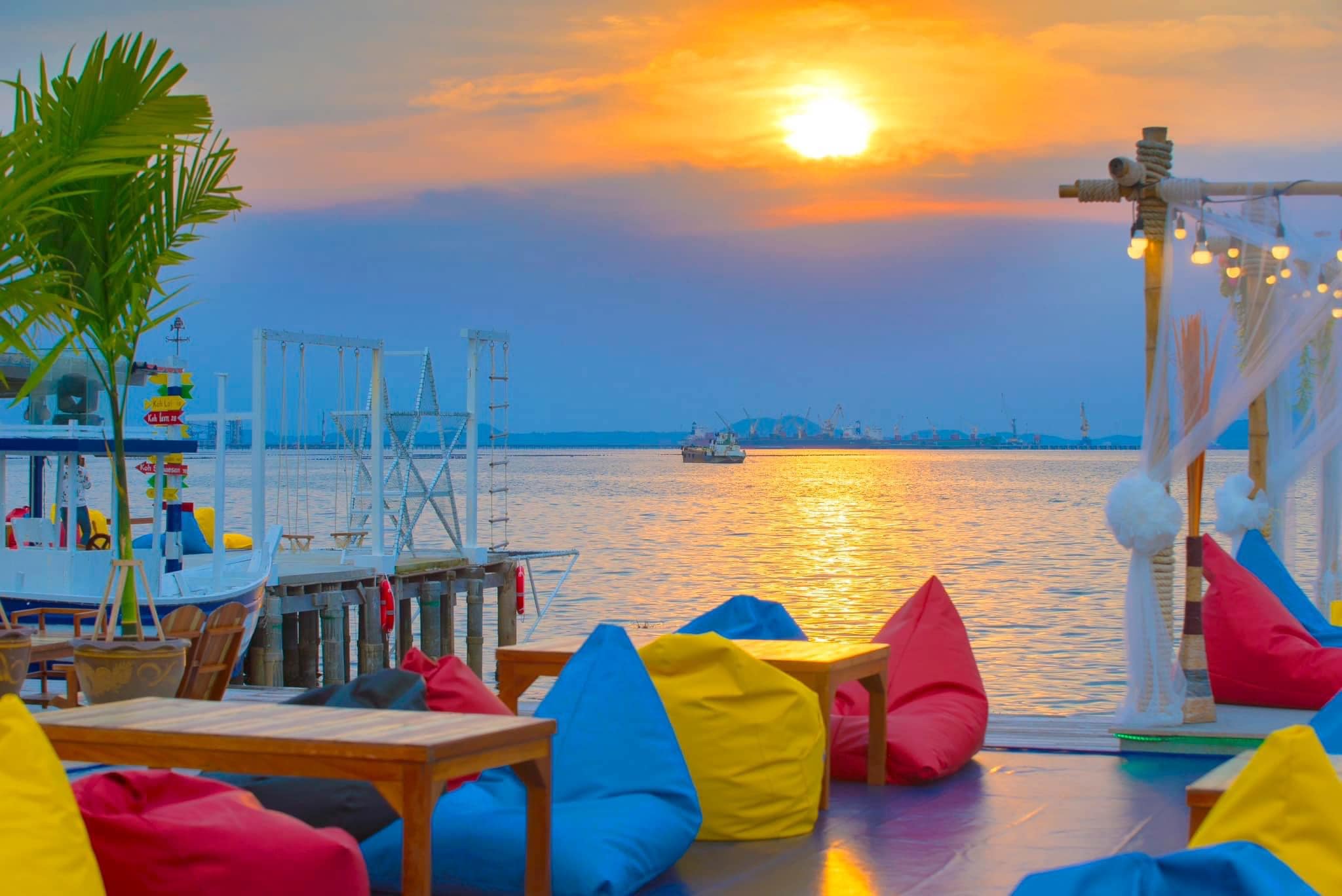 Pop View, ครัวบ้านกลางทะเล, Ripple Sea, ร้านลับหมึกช๊อต อ่าวอุดมซอย17, ร้านป๋าดำซีฟู้ด, ป้าแอ๊ดซีฟู๊ด, ติดดินซีฟู้ด, มุมอร่อย ศรีราชา, TOH CREW, เรือนน้ำซีฟู๊ด ศรีราชา, ครัวทะเล จันผา, ร้านอาหาร เฒ่าทะเล ซีฟู๊ด อ่าวอุดม, ร้านป้อมกินแล้วรวย