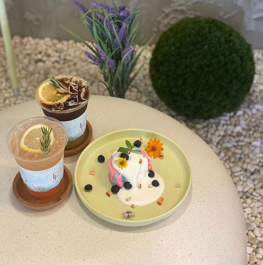 เรือนชายน้ำ Cafe&amp;Restaurant, ban.jingjo, See Sea Sun - แบบง่ายๆ, ขวัญข้าว ริเวอร์ไซด์, The sunflower cafe, KokoroCafe', FREJA Coffee &amp; Co, Rays River Cafe, Behind The Beans, พร้าวหอมคาเฟ่, Kinlamoon, House Cafe', บ้านสวนพาฝัน, La Bella Cafe, PakPap Cafe, ขมุน คาเฟ่ มหาชัย, Baanthaicafe, ดีกัน คาเฟ่, COCO CAFE'