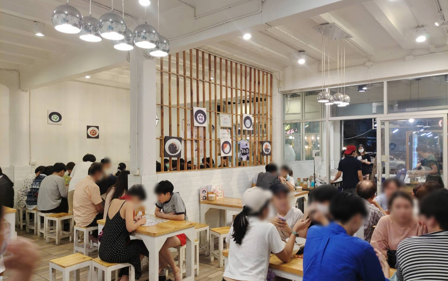 เจ๊โอว, กุยช่ายอาแปะเจ้าเก่า, มณีจ๋า ซีฟู้ด, ตุ้งแฉ่เตาถ่าน, เสน่ห์ ลาบก้อย, ต้าเสี่ยวหม่าล่า, อั่งเป่าหม่าล่าชาบู, ซ้งเป็ดพะโล้, สาขาสามย่าน, Engchuan Chufang, สมบูรณ์โภชนา, สาขาบรรทัดทอง, เอ๋ ซีฟู้ด, ทับทิม, พาข้าว-บรรทัดทอง, ก๋วยเตี๋ยวเอี่ยมน้อย, โจ๊กสามย่าน, สาขาบรรทัดทอง, เจ๊เกียง, เช็งซิมอี๊, สาขาสเตเดียมวัน, ลูกชิ้นปลาบรรทัดทอง, แหลกไม่แหลก, Kemuri, หมูสะเต๊ะ ซีอิ๊วดำ มิ้งโภชนา, ยำเจ้ศรี, น้ำเต้าหู้เจ๊วรรณ, ตั้งซุ่ยเฮงโภชนา, ปังเด็ด, สาขาบรรทัดทอง, ท่าน้ำนัว Thanamnua, บัวลอยปริญญา ลาวาไส้ทะลัก, รสดีเด็ด บ้านคุณนพ, Roddeeded BAAN KHUN NOP, ทวีโชคหมูกะทะ สาขา9 บรรทัดทอง