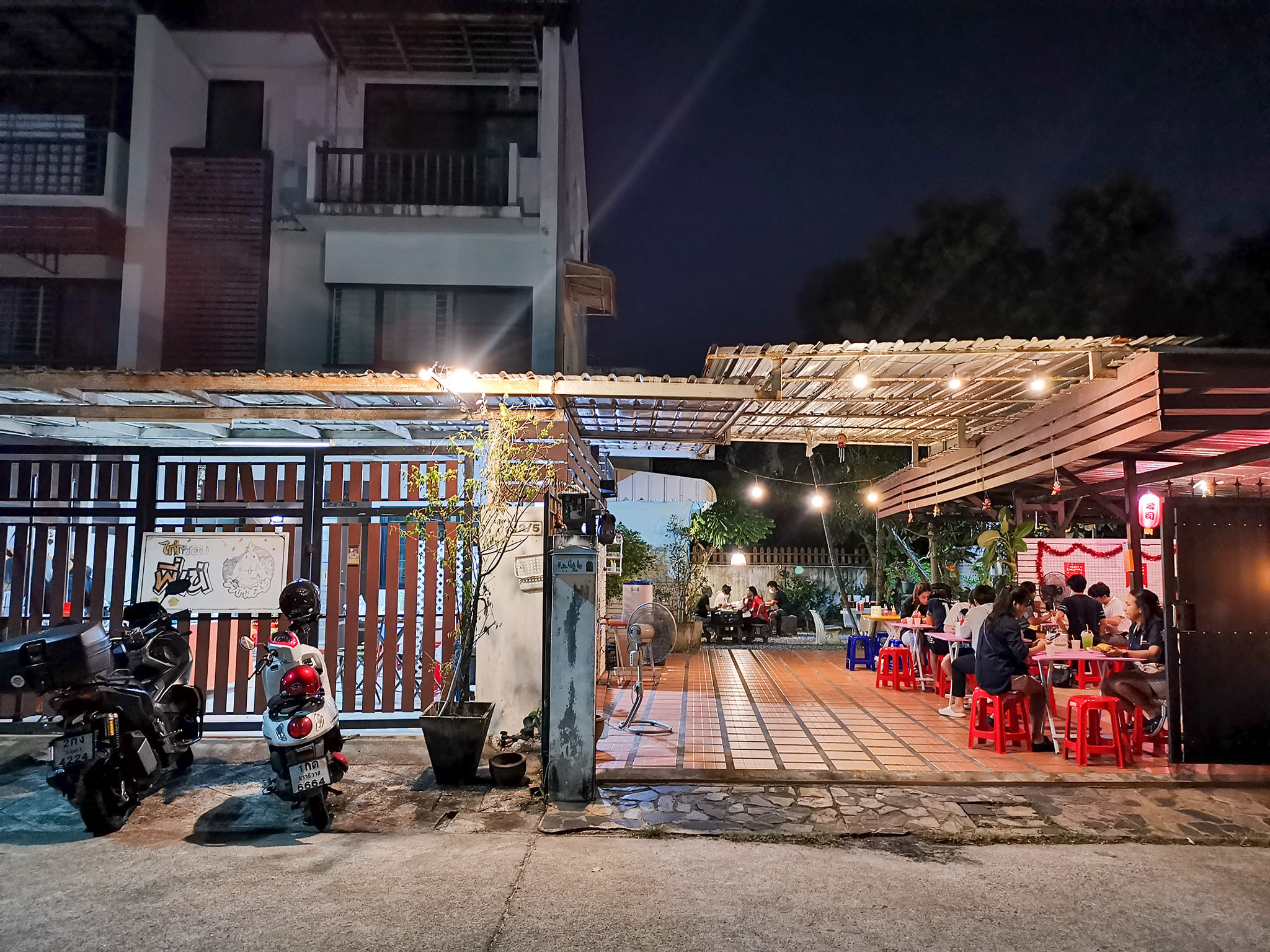 สวนชื่นสุข, Ar Restaurant Hatyai 嗳, ศิริ ต้มเลือดหมูหาดใหญ่, ไก่กรอบพี่เน่, ในรู, กุ๊กชัยติ่มซำ-ก๋วยเตี๋ยวราดหน้าปลากะพง, ร้านใต้ขอย ซอยตัน, กันเอง, หนานหยวน บะหมี่เกี๊ยวกุ้ง, สาขาปุณณกัณฑ์, ป่ายาง, บ้านก้ามปู, โชคดีแต่เตี้ยม บะกุ๊ดเต๋, ไก่ทอดหาดใหญ่มีนา, ร้านราดหน้าโกฉ่อน, ขนมจีนป้าชื่น, Space Bar, ขนมไข่เตาถ่านน้องนิล&amp;คาเฟ่, ข้าวต้มรถแดง