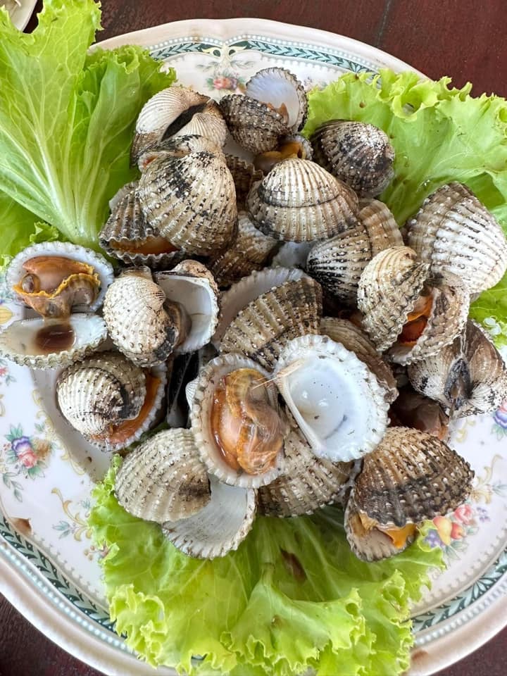 ครัวลุงมันซีฟู้ด, ตั้งฉ่ายซีฟู้ด, บ้านไร่น้ำอิง, พรทะเลซีฟู้ด, ศิริกัญญาซีฟู๊ด, ผึ้งทะเลเผา เบอร์ 9, ครัวป้ายืนซีฟู้ด, นู๋ยาซีฟู้ดชะอำ, ครัวเม็ดทราย, บ้านครัวทะเล, ครัวห้วยทราย, Platoo Restaurant, ครัวป้าเฉลียว, ร้านครัวพี่เปี๊ยก บางควาย