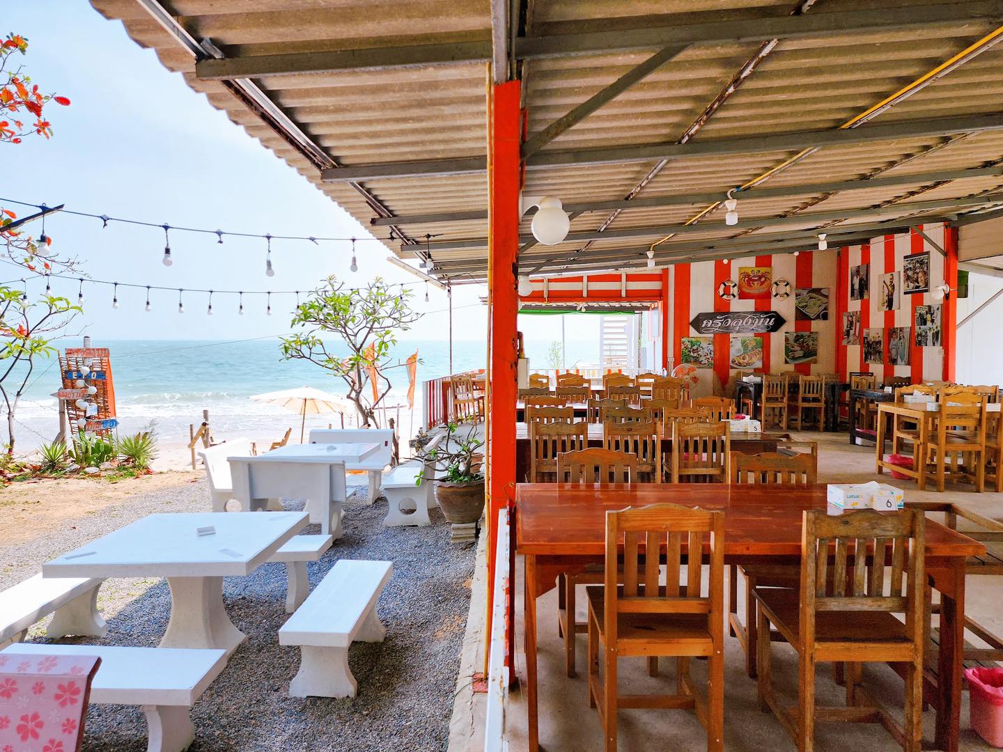 ครัวลุงมันซีฟู้ด, ตั้งฉ่ายซีฟู้ด, บ้านไร่น้ำอิง, พรทะเลซีฟู้ด, ศิริกัญญาซีฟู๊ด, ผึ้งทะเลเผา เบอร์ 9, ครัวป้ายืนซีฟู้ด, นู๋ยาซีฟู้ดชะอำ, ครัวเม็ดทราย, บ้านครัวทะเล, ครัวห้วยทราย, Platoo Restaurant, ครัวป้าเฉลียว, ร้านครัวพี่เปี๊ยก บางควาย