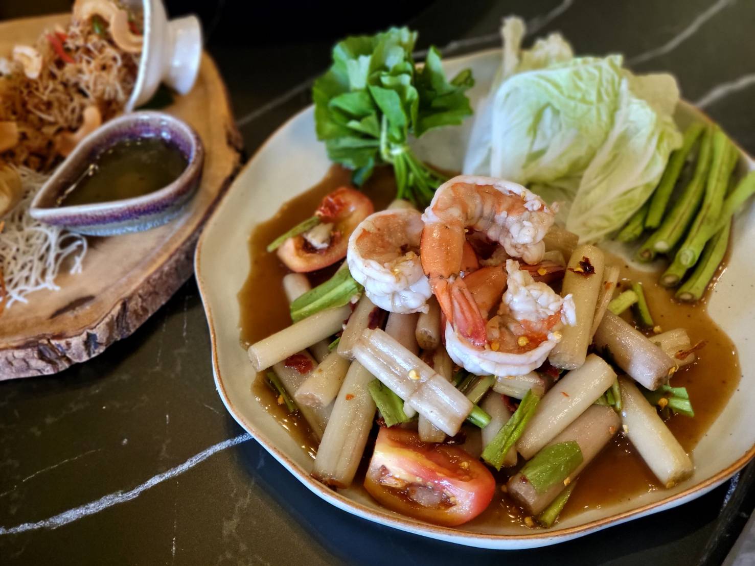 Anya Authentic Thai Cuisine, Kinu, สาขาเสาชิงช้า, ภูธรบาร์, ครัวอัปษร, สาขาถนนดินสอ, ขนมกุ๋ยช่ายเจ๊ต้อย, ตาชัยก๋วยเตี๋ยวสุโขทัย, โกปี๊เฮี้ยะไถ่กี่ ณ เสาชิงช้า, ไทยทำ เกาเหลาสมองหมู, จิต เตาถ่าน, ศิริพรโภชนา, มนต์ นมสด, เจ๊นี เผือกหิมะ, ลูกชิ้นหมูแพร่งนรา, นายอ้วนเย็นตาโฟเสาชิงช้า, สุขนิยม ขนมครกสิงคโปร์, ทิพย์สมัย ผัดไทยประตูผี, เช็งซิมอี๊ , สาขาเสาชิงช้า, Bite and Bond, ร้านติ่นฟง Tinn Feng, บรรพชน Bun Bar Chon, นมโจ เสาชิงช้า, ข้าวหมูแดงนายชุน