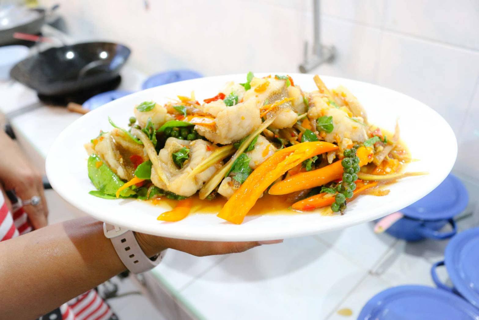 ครัวลุงมันซีฟู้ด, ตั้งฉ่ายซีฟู้ด, บ้านไร่น้ำอิง, พรทะเลซีฟู้ด, ศิริกัญญาซีฟู๊ด, ผึ้งทะเลเผา เบอร์ 9, ครัวป้ายืนซีฟู้ด, นู๋ยาซีฟู้ดชะอำ, ครัวเม็ดทราย, บ้านครัวทะเล, ครัวห้วยทราย, Platoo Restaurant, ครัวป้าเฉลียว, ร้านครัวพี่เปี๊ยก บางควาย