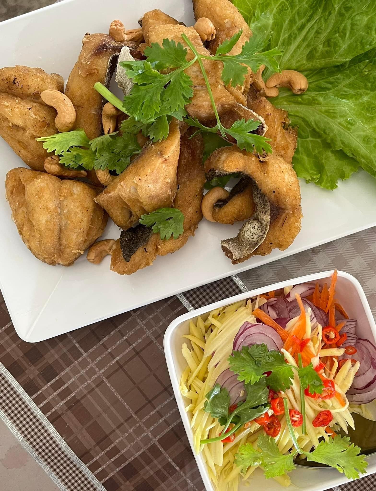 ครัวลุงมันซีฟู้ด, ตั้งฉ่ายซีฟู้ด, บ้านไร่น้ำอิง, พรทะเลซีฟู้ด, ศิริกัญญาซีฟู๊ด, ผึ้งทะเลเผา เบอร์ 9, ครัวป้ายืนซีฟู้ด, นู๋ยาซีฟู้ดชะอำ, ครัวเม็ดทราย, บ้านครัวทะเล, ครัวห้วยทราย, Platoo Restaurant, ครัวป้าเฉลียว, ร้านครัวพี่เปี๊ยก บางควาย