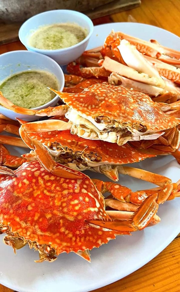 ครัวลุงมันซีฟู้ด, ตั้งฉ่ายซีฟู้ด, บ้านไร่น้ำอิง, พรทะเลซีฟู้ด, ศิริกัญญาซีฟู๊ด, ผึ้งทะเลเผา เบอร์ 9, ครัวป้ายืนซีฟู้ด, นู๋ยาซีฟู้ดชะอำ, ครัวเม็ดทราย, บ้านครัวทะเล, ครัวห้วยทราย, Platoo Restaurant, ครัวป้าเฉลียว, ร้านครัวพี่เปี๊ยก บางควาย