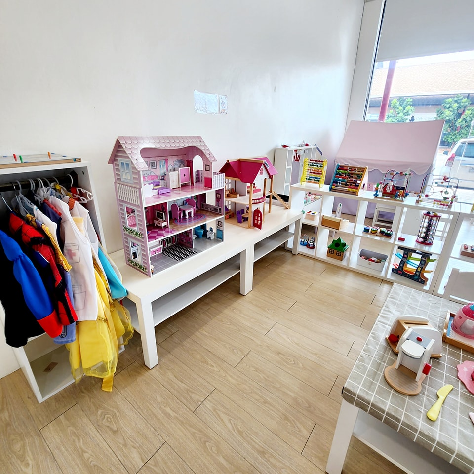 Kiddies’ House, ม้าก้านกล้วย คิดส์คาเฟ่, Little sheep kids cafe, Kickinkids, Moana Cafe, Organika Cafe and Play, Little Barn Kids Cafe, Pumpkin Art Town, DUBUA CAFE, FARM LUCK, Dressage Horse Café, Buttercup, Mari go round