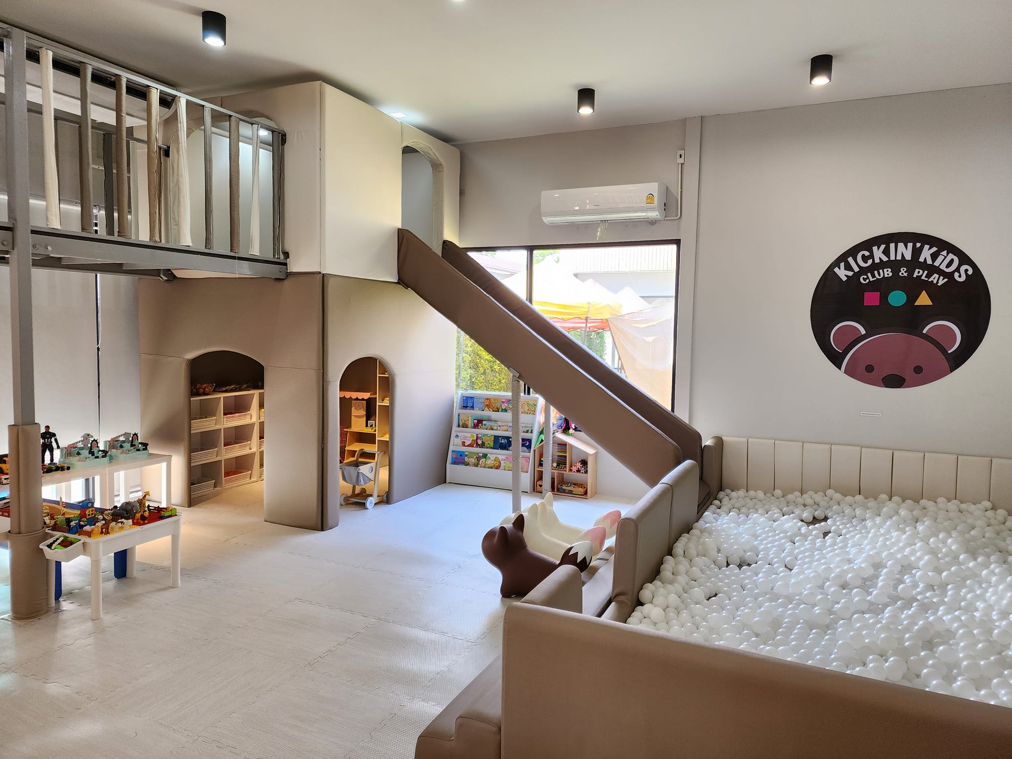 Kiddies’ House, ม้าก้านกล้วย คิดส์คาเฟ่, Little sheep kids cafe, Kickinkids, Moana Cafe, Organika Cafe and Play, Little Barn Kids Cafe, Pumpkin Art Town, DUBUA CAFE, FARM LUCK, Dressage Horse Café, Buttercup, Mari go round