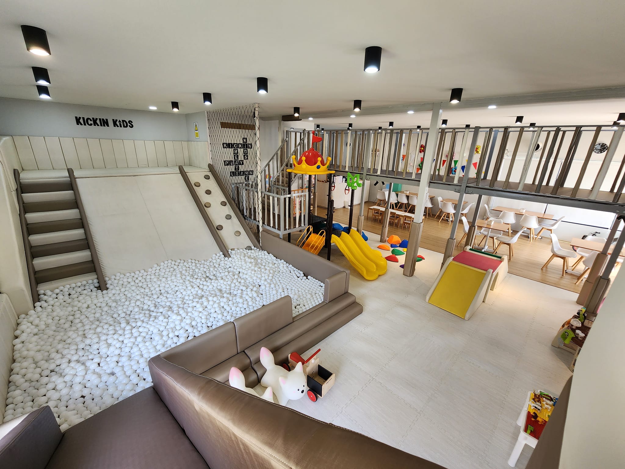 Kiddies’ House, ม้าก้านกล้วย คิดส์คาเฟ่, Little sheep kids cafe, Kickinkids, Moana Cafe, Organika Cafe and Play, Little Barn Kids Cafe, Pumpkin Art Town, DUBUA CAFE, FARM LUCK, Dressage Horse Café, Buttercup, Mari go round