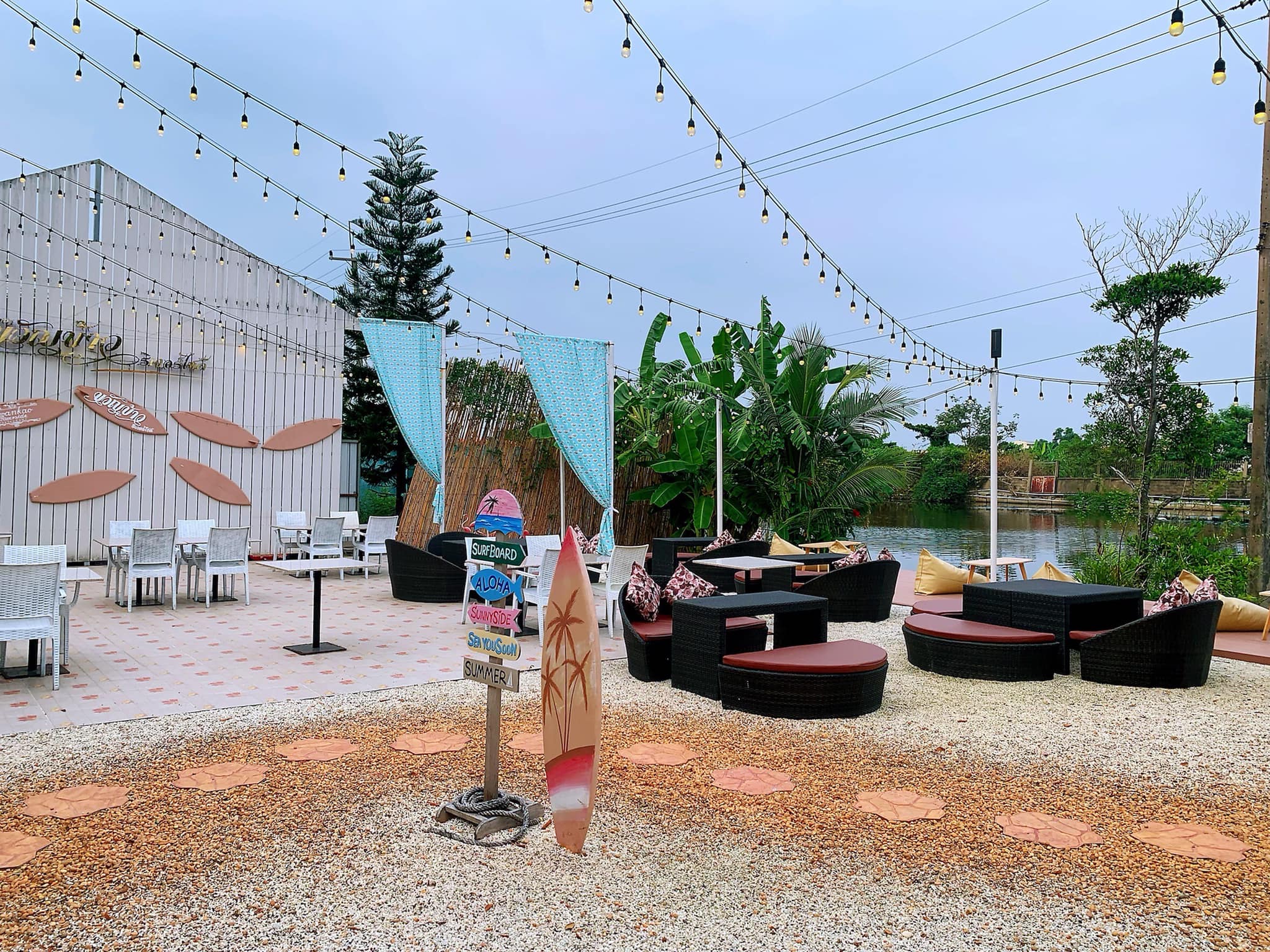 เรือนชายน้ำ Cafe&amp;Restaurant, ban.jingjo, See Sea Sun - แบบง่ายๆ, ขวัญข้าว ริเวอร์ไซด์, The sunflower cafe, KokoroCafe', FREJA Coffee &amp; Co, Rays River Cafe, Behind The Beans, พร้าวหอมคาเฟ่, Kinlamoon, House Cafe', บ้านสวนพาฝัน, La Bella Cafe, PakPap Cafe, ขมุน คาเฟ่ มหาชัย, Baanthaicafe, ดีกัน คาเฟ่, COCO CAFE'