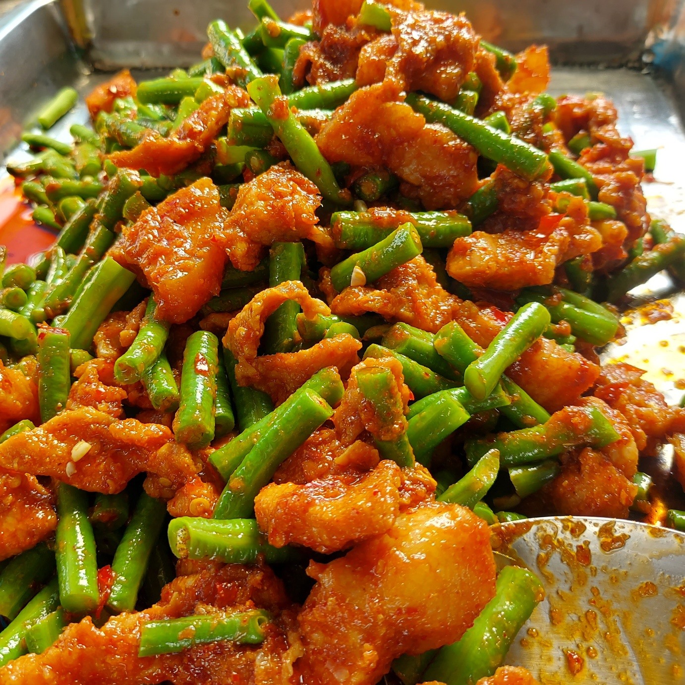 ส้มตำอุทุมพรกสิกรบางลำพู, คาริม โรตีมะตะบะ​, ขนมจีนน้ำยา บางลำภู, เจ้กบบางลำภู ต้มยำกุ้งรอบกลางคืน, Patonggo Cafe, จิระเย็นตาโฟ, ข้าวแกงบางลำพู 2517, ขนมเบื้องแม่ประภา, อาอีซะฮ์ รสดี, พัวกี่, ก๋วยเตี๋ยวลูกชิ้นปลานายง้ำ, โรงนํ้าชา มิตรามิตร, ข้าวแช่แม่ศิริ บางลำพู, พิกุลถั่วแปบแป้งสด, ห้องอาหารกร บางลำพู, เตี๋ยวตุ๋นบ้านสวน สาขาบางลำพู