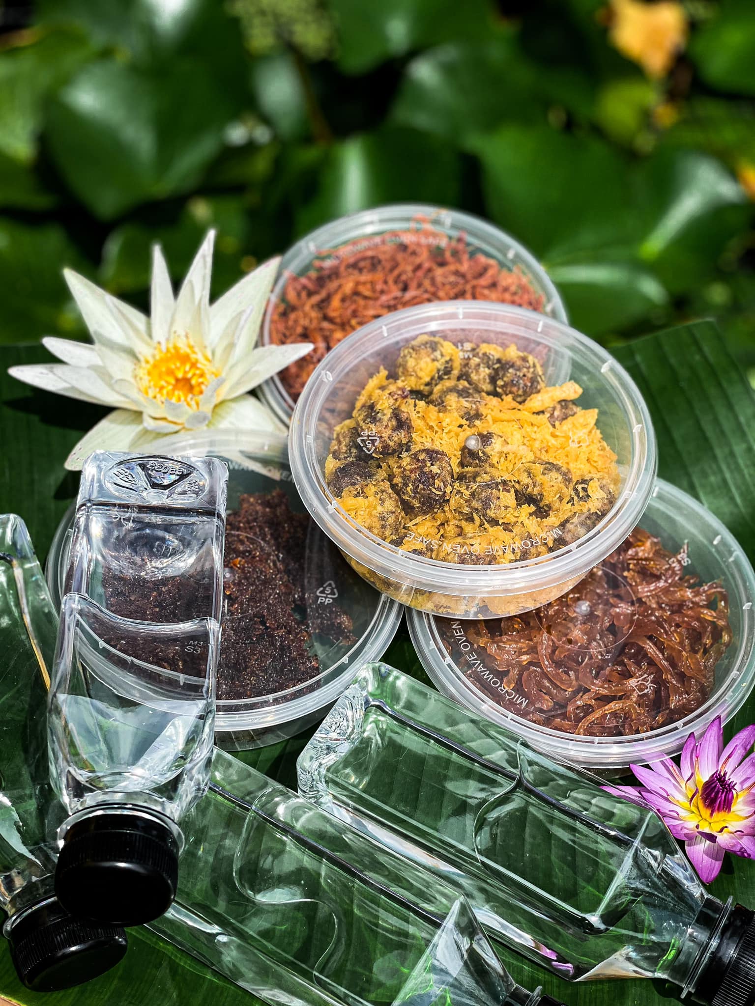 ส้มตำอุทุมพรกสิกรบางลำพู, คาริม โรตีมะตะบะ​, ขนมจีนน้ำยา บางลำภู, เจ้กบบางลำภู ต้มยำกุ้งรอบกลางคืน, Patonggo Cafe, จิระเย็นตาโฟ, ข้าวแกงบางลำพู 2517, ขนมเบื้องแม่ประภา, อาอีซะฮ์ รสดี, พัวกี่, ก๋วยเตี๋ยวลูกชิ้นปลานายง้ำ, โรงนํ้าชา มิตรามิตร, ข้าวแช่แม่ศิริ บางลำพู, พิกุลถั่วแปบแป้งสด, ห้องอาหารกร บางลำพู, เตี๋ยวตุ๋นบ้านสวน สาขาบางลำพู