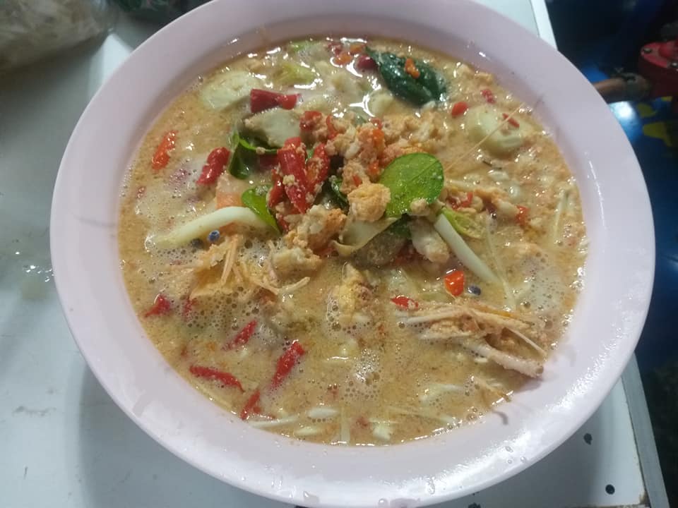 ส้มตำอุทุมพรกสิกรบางลำพู, คาริม โรตีมะตะบะ​, ขนมจีนน้ำยา บางลำภู, เจ้กบบางลำภู ต้มยำกุ้งรอบกลางคืน, Patonggo Cafe, จิระเย็นตาโฟ, ข้าวแกงบางลำพู 2517, ขนมเบื้องแม่ประภา, อาอีซะฮ์ รสดี, พัวกี่, ก๋วยเตี๋ยวลูกชิ้นปลานายง้ำ, โรงนํ้าชา มิตรามิตร, ข้าวแช่แม่ศิริ บางลำพู, พิกุลถั่วแปบแป้งสด, ห้องอาหารกร บางลำพู, เตี๋ยวตุ๋นบ้านสวน สาขาบางลำพู