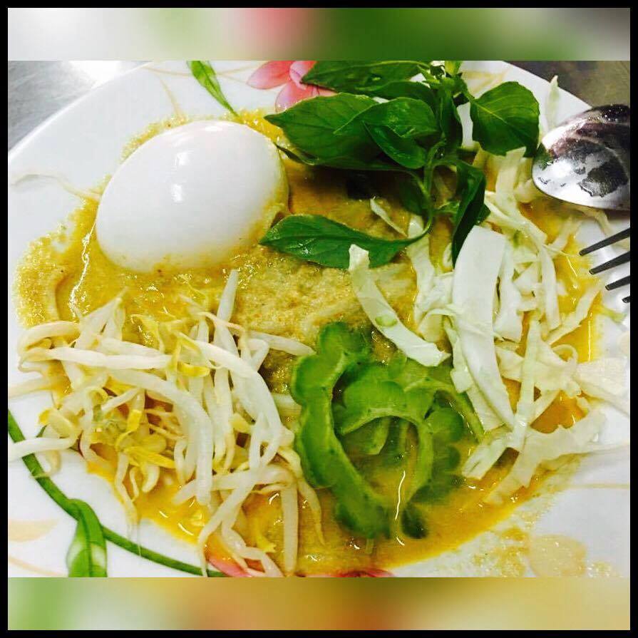 ส้มตำอุทุมพรกสิกรบางลำพู, คาริม โรตีมะตะบะ​, ขนมจีนน้ำยา บางลำภู, เจ้กบบางลำภู ต้มยำกุ้งรอบกลางคืน, Patonggo Cafe, จิระเย็นตาโฟ, ข้าวแกงบางลำพู 2517, ขนมเบื้องแม่ประภา, อาอีซะฮ์ รสดี, พัวกี่, ก๋วยเตี๋ยวลูกชิ้นปลานายง้ำ, โรงนํ้าชา มิตรามิตร, ข้าวแช่แม่ศิริ บางลำพู, พิกุลถั่วแปบแป้งสด, ห้องอาหารกร บางลำพู, เตี๋ยวตุ๋นบ้านสวน สาขาบางลำพู