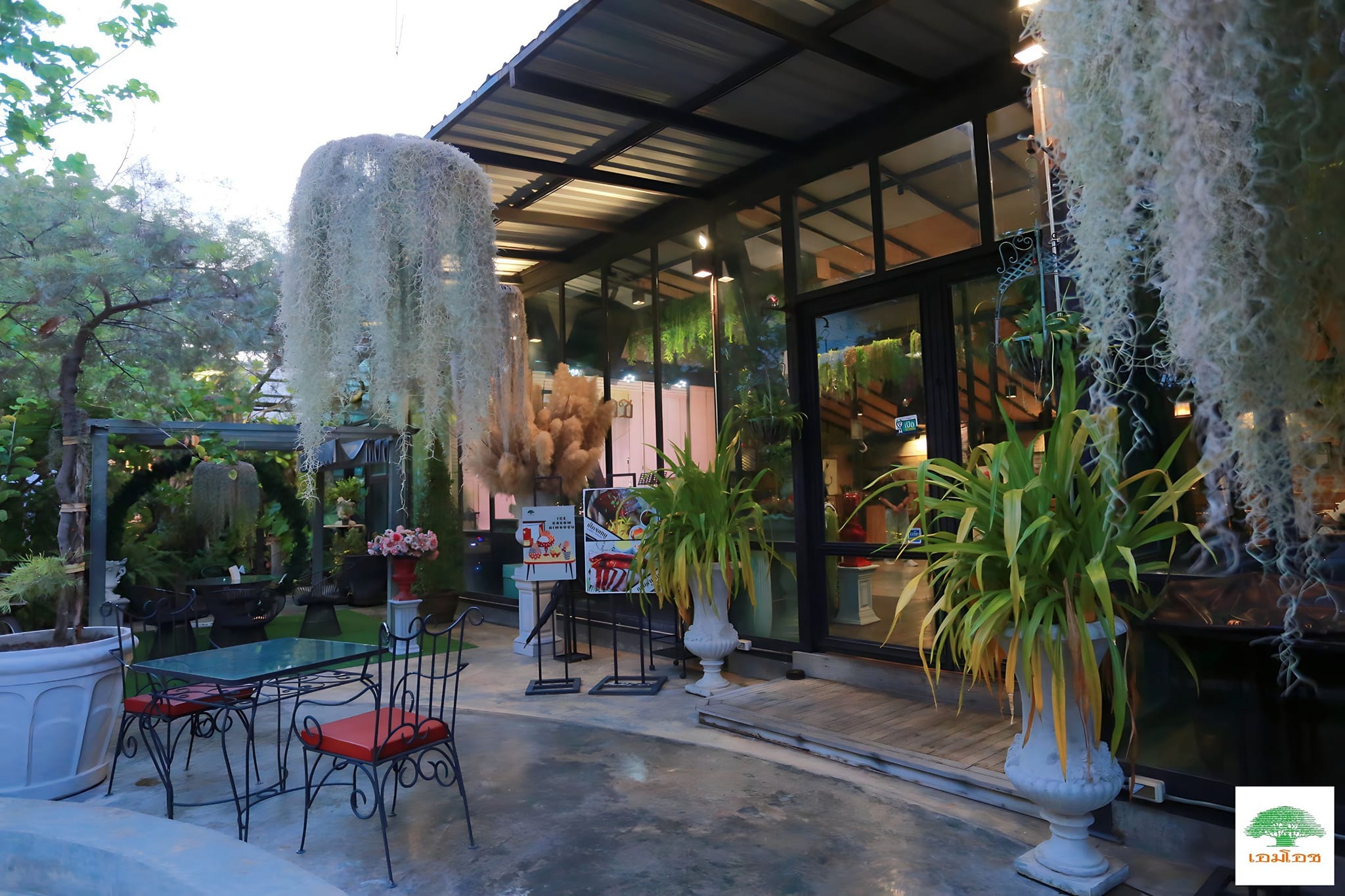 ร้านอ้นส้มตำปูม้า, ไผ่ขวาง, Zaab Station, เอมโอช by The Story, ครัวกางนา, คุ้มขวัญเจ้าเอย, ร้านบ้านเด, กุ่ยหมง, สวนอาหารเบญจรงค์ สุพรรณบุรี, ขัวะ, ลายน้ำ, มุมสบายครัวริมคลอง, ข้าวต้มโกเฑียร, นพรัตน์ ภัตตาคาร, กุ้งเป็น (เจ๊เน้ย), ขนาบน้ำสุพรรณบุรี and mellow, เรือนแพ (ครัวสุพรรณ) &amp; รีสอร์ท, ริมคลองเฮ้าส์, สุรชัยปลาเผา บึงไผ่แขก, Taiheiyo sushi suphanburi