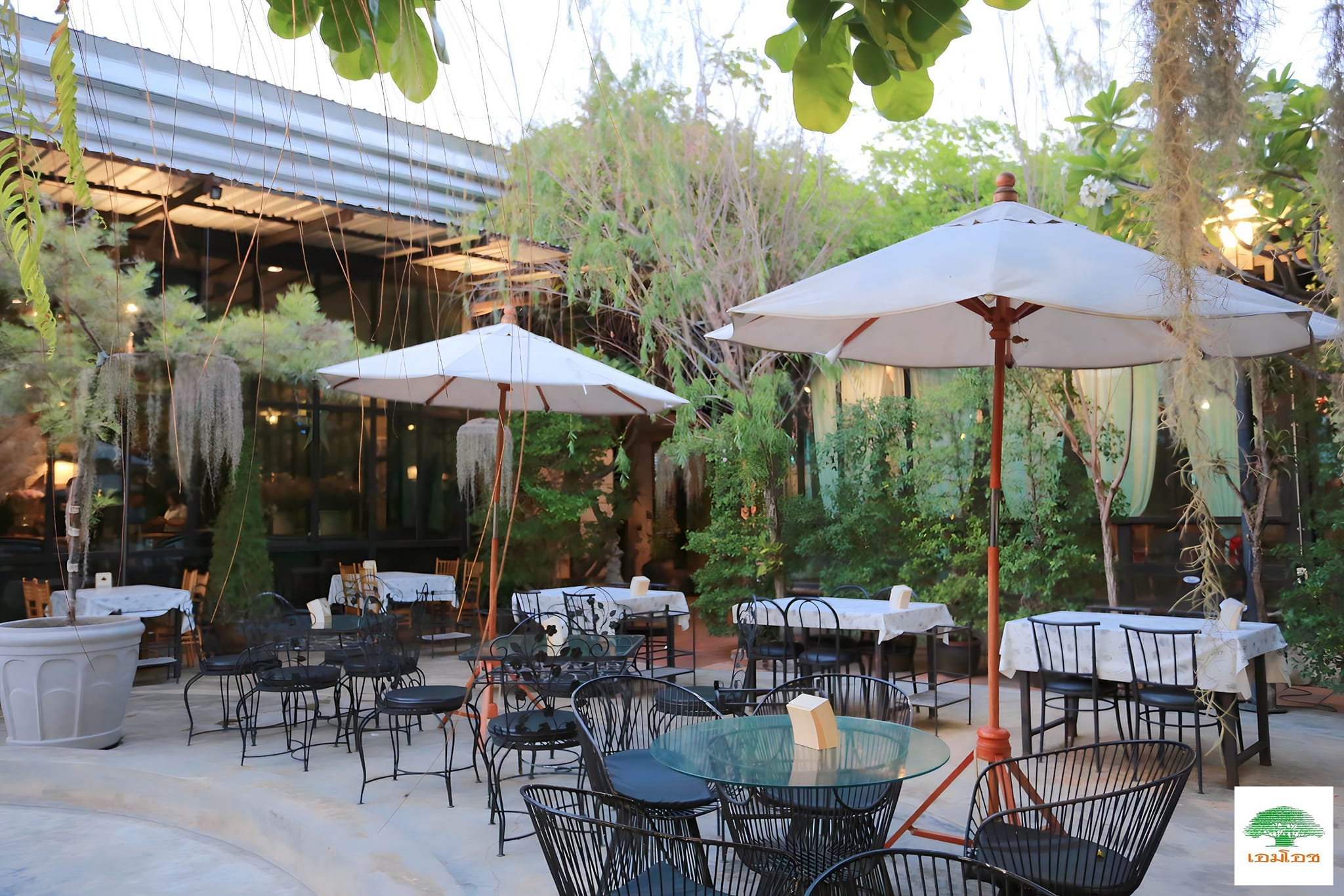 ร้านอ้นส้มตำปูม้า, ไผ่ขวาง, Zaab Station, เอมโอช by The Story, ครัวกางนา, คุ้มขวัญเจ้าเอย, ร้านบ้านเด, กุ่ยหมง, สวนอาหารเบญจรงค์ สุพรรณบุรี, ขัวะ, ลายน้ำ, มุมสบายครัวริมคลอง, ข้าวต้มโกเฑียร, นพรัตน์ ภัตตาคาร, กุ้งเป็น (เจ๊เน้ย), ขนาบน้ำสุพรรณบุรี and mellow, เรือนแพ (ครัวสุพรรณ) &amp; รีสอร์ท, ริมคลองเฮ้าส์, สุรชัยปลาเผา บึงไผ่แขก, Taiheiyo sushi suphanburi