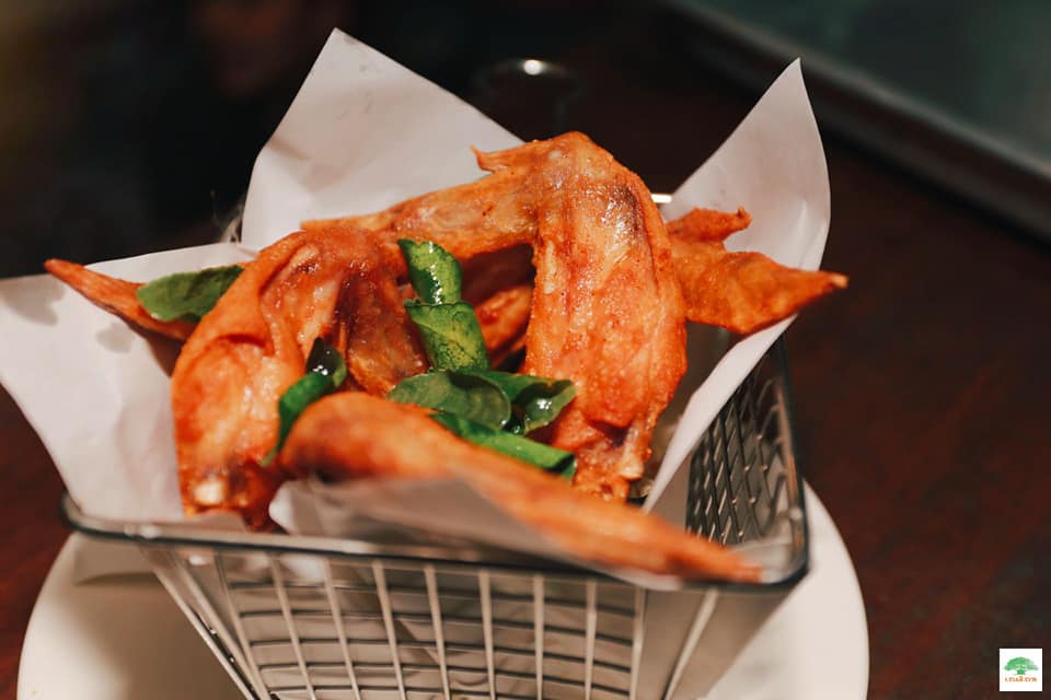 ร้านอ้นส้มตำปูม้า, ไผ่ขวาง, Zaab Station, เอมโอช by The Story, ครัวกางนา, คุ้มขวัญเจ้าเอย, ร้านบ้านเด, กุ่ยหมง, สวนอาหารเบญจรงค์ สุพรรณบุรี, ขัวะ, ลายน้ำ, มุมสบายครัวริมคลอง, ข้าวต้มโกเฑียร, นพรัตน์ ภัตตาคาร, กุ้งเป็น (เจ๊เน้ย), ขนาบน้ำสุพรรณบุรี and mellow, เรือนแพ (ครัวสุพรรณ) &amp; รีสอร์ท, ริมคลองเฮ้าส์, สุรชัยปลาเผา บึงไผ่แขก, Taiheiyo sushi suphanburi