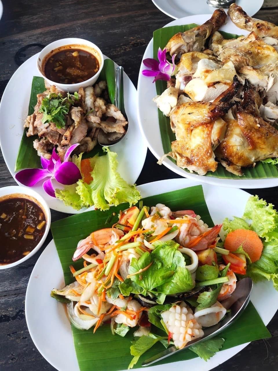 ร้านอ้นส้มตำปูม้า, ไผ่ขวาง, Zaab Station, เอมโอช by The Story, ครัวกางนา, คุ้มขวัญเจ้าเอย, ร้านบ้านเด, กุ่ยหมง, สวนอาหารเบญจรงค์ สุพรรณบุรี, ขัวะ, ลายน้ำ, มุมสบายครัวริมคลอง, ข้าวต้มโกเฑียร, นพรัตน์ ภัตตาคาร, กุ้งเป็น (เจ๊เน้ย), ขนาบน้ำสุพรรณบุรี and mellow, เรือนแพ (ครัวสุพรรณ) &amp; รีสอร์ท, ริมคลองเฮ้าส์, สุรชัยปลาเผา บึงไผ่แขก, Taiheiyo sushi suphanburi