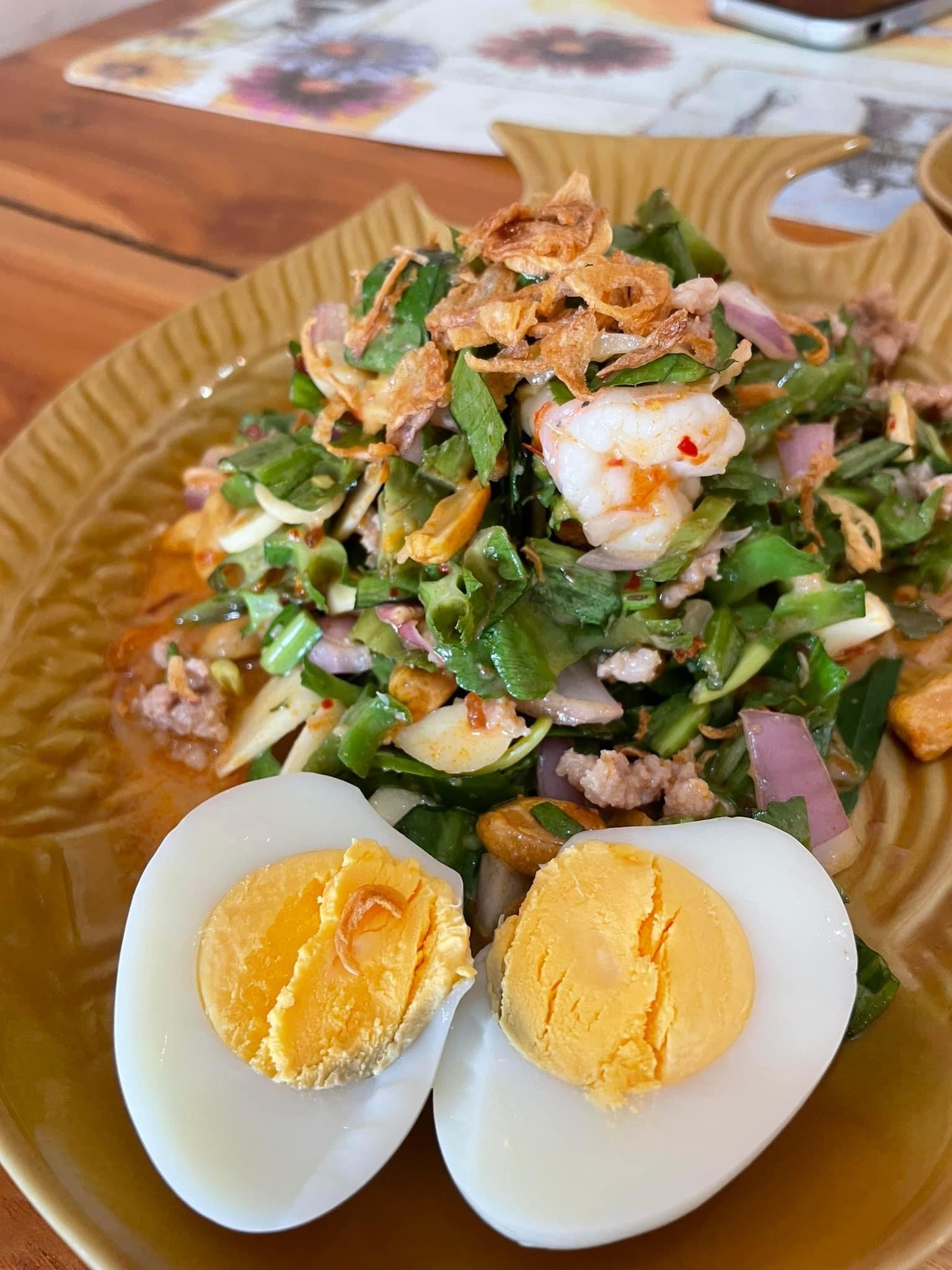 ร้านอ้นส้มตำปูม้า, ไผ่ขวาง, Zaab Station, เอมโอช by The Story, ครัวกางนา, คุ้มขวัญเจ้าเอย, ร้านบ้านเด, กุ่ยหมง, สวนอาหารเบญจรงค์ สุพรรณบุรี, ขัวะ, ลายน้ำ, มุมสบายครัวริมคลอง, ข้าวต้มโกเฑียร, นพรัตน์ ภัตตาคาร, กุ้งเป็น (เจ๊เน้ย), ขนาบน้ำสุพรรณบุรี and mellow, เรือนแพ (ครัวสุพรรณ) &amp; รีสอร์ท, ริมคลองเฮ้าส์, สุรชัยปลาเผา บึงไผ่แขก, Taiheiyo sushi suphanburi