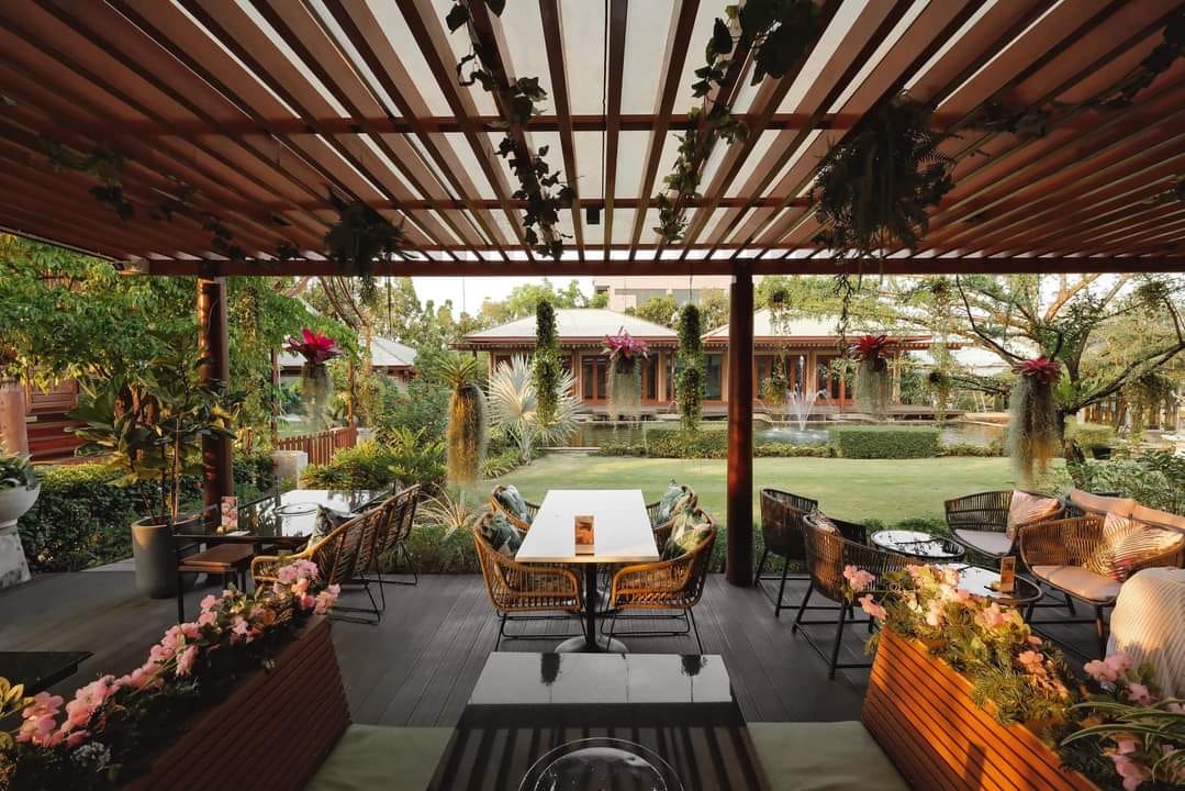 บ้านสวย ในสวน, Siam Brasserie , The Treehouse Nongchok, Natura Cafe, BaanNaiSuan Cafe&amp;Yoga, Patom, Portobello &amp; Désiré, ครัวบ้านสวนสุวรรณ, ร้านอาหารฐิตารีย์ สวนรถไฟ จตุจักร, บ้านสวน อบอวลรัก
