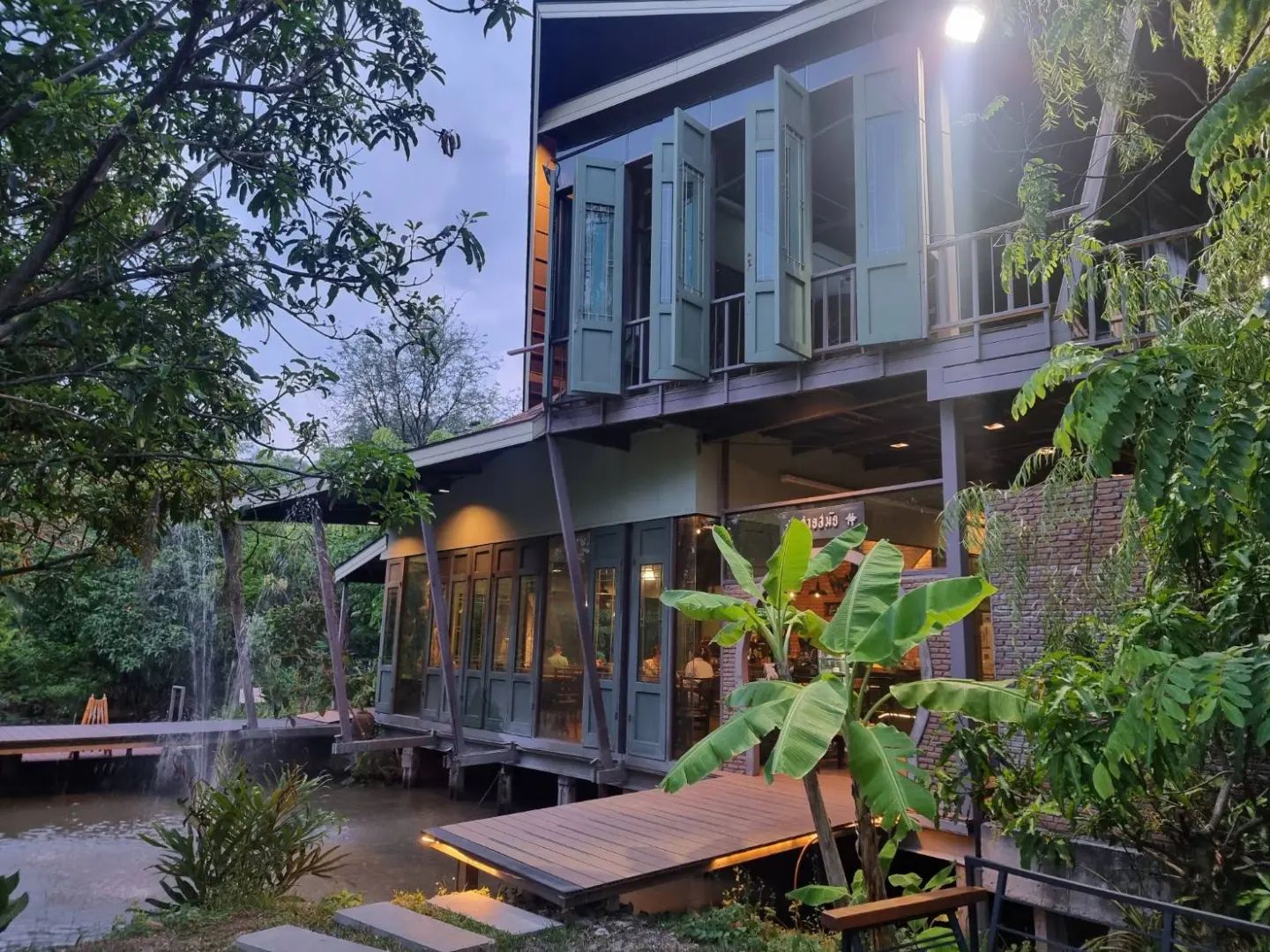 บ้านสวย ในสวน, Siam Brasserie , The Treehouse Nongchok, Natura Cafe, BaanNaiSuan Cafe&amp;Yoga, Patom, Portobello &amp; Désiré, ครัวบ้านสวนสุวรรณ, ร้านอาหารฐิตารีย์ สวนรถไฟ จตุจักร, บ้านสวน อบอวลรัก