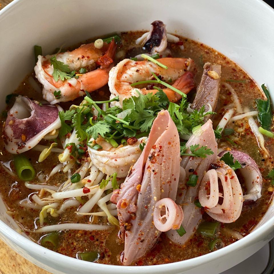 ก๋วยเตี๋ยวเกี๊ยว นายกุลรสนัว, เฮียไช้ ก๋วยเตี๋ยวต้มยำหมูบะช่อ, นัวโภชนา, Maekunkha, ก๋วยเตี๋ยวหมูป้าน้อยดินแดง แฟลต ช.3, ลุงเอสเตี๋ยวหมูต้มยำ, ก๋วยเตี๋ยวต้มยำหมูบะช่อ มาม่าหม้อไฟ เฮียจู๋-ลาดพร้าว71, ก๋วยเตี๋ยวตรอกโรงหมู, ก๋วยเตี๋ยวเอี่ยมน้อย, เจริญเส้น 查龙森, ทีเด็ด ก๋วยเตี๋ยวต้มยำหมูเด้งโบราณ, เป็นหนึ่ง ก๋วยเตี๋ยวต้มยำ เย็นตาโฟ, เล็กใหญ่ ก๋วยเตี๋ยวต้มยำโบราณ, แม่แสตมป์ก๋วยเตี๋ยวต้มยำหมูสับโบราณ, เปลว ก๋วยเตี๋ยวต้มยำ, ก๋วยเตี๋ยวต้มยำกากหมูสูตรโบราณ คลองเตย, ก๋วยเตี๋ยวต้มยำโบราณพ่อสนิท, เตี๋ยวตือ, 2พี่น้อง ก๋วยเตี๋ยวต้มยำ, พะเยาว์ก๋วยเตี๋ยวโบราณ, บ้านบุญรักษาก๋วยเตี๋ยวต้มยำโบราณ, ก๋วยเตี๋ยวต้มยำพันรี, ลุงเอ๋ก๋วยเตี๋ยวต้มยำโบราณ by plerm cup, เจ้าเจ็ด รวมโชค, ปรารีย์ ก๋วยเตี๋ยวต้มยำชามหมูเด้ง, ครัวเส้นแกงร้อน ก๋วยเตี๋ยวต้มยำ&อาหารตามสั่ง, ก๋วยเตี๋ยวหมูต้มยำมะนาวเจ็กพวง, เฮียบิ๊กห้าหม้อ