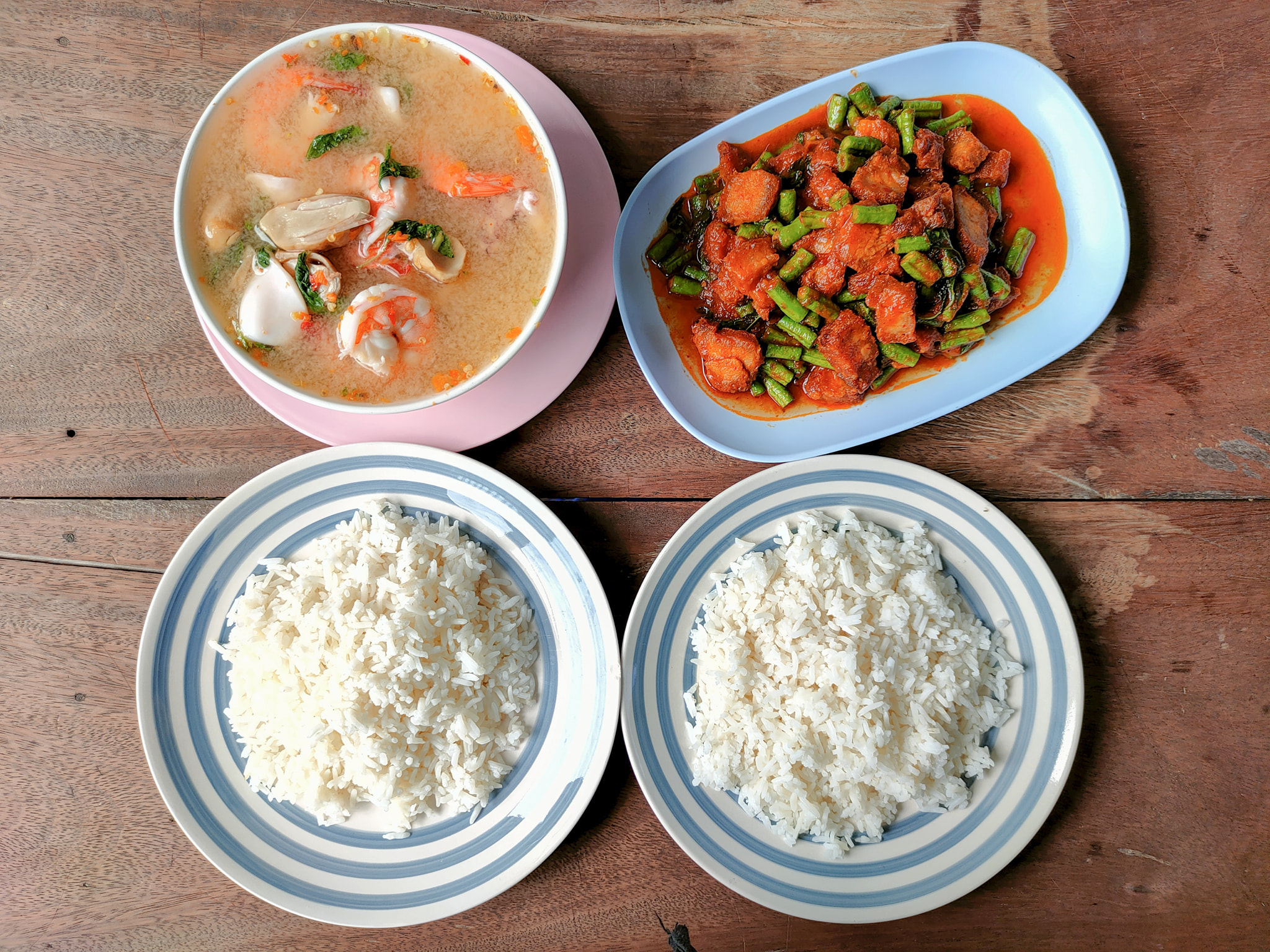 ร้านน้องเจเจ อาหารไทยพื้นบ้าน ซ.หัวหิน43-45, ร้านลุงบังหัวปลาหม้อไฟ หัวหิน, ร้านบ้านครูส่วน by ปลา, Tanya's, ร้านเกี๊ยวปลานำชัย, เจ๊กเปี๊ยะ, ครัวแม่ฬา, บ้านอิสระ, พาสใต้ บาย เชฟเต้หัวหิน Pastay by cheftae, ครัวเจ๊เนี้ยวหัวหิน51, โกหมาก หัวหิน, ซาลาเปาเตาถ่าน BY ยายม่วย, ร้านขนมไทยแม่เก็บหัวหิน, ครัวแม่กะเมย