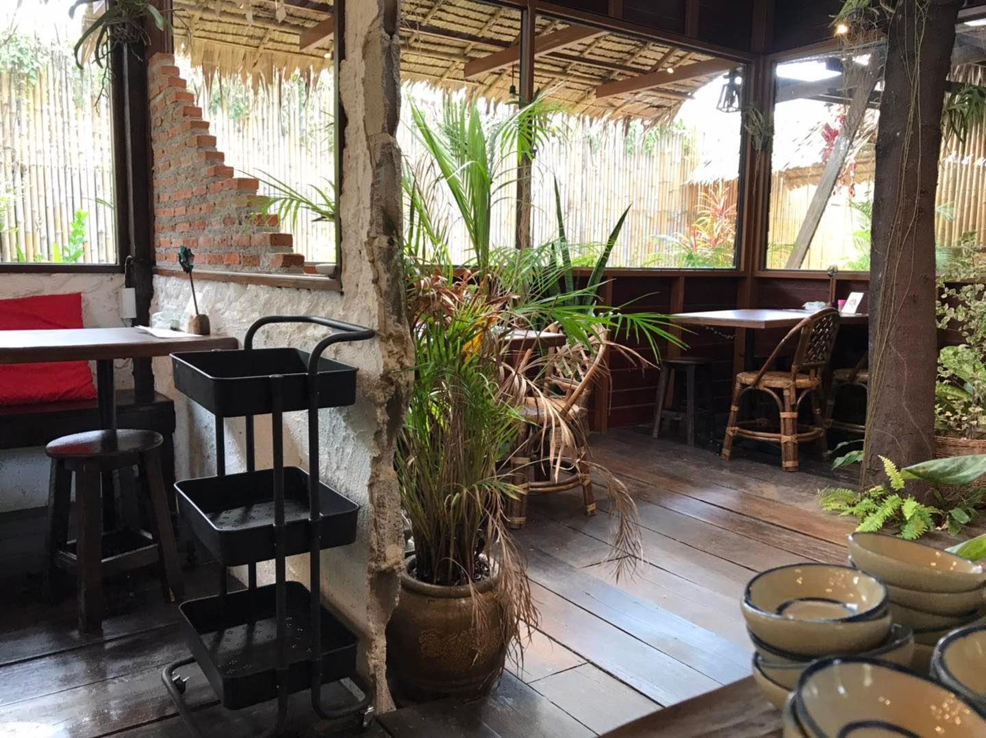 กอบัว, บ้านอาหารไทย, บ้านบัว, บ้านรั้วไม้ Cuisine &amp; Cafe, ครัวหอมมันปู, ร้านไหน อุทยานหินเขางู ราชบุรี, สวนอาหาร รางตาล, Pakmud แซ่บหมูทะ, สาขาโพธาราม, ถึงพริกถึงขิง, มะม่วงคู่, เนื้อต้มบ้านสิงห์ เจ๊ติ๋ม, โกรกแดง, ชุมทางของอร่อย, Mainichi365, Octospider restaurant, Lim cafe Photaram, ครัวตะนาวศรี สวนผึ้ง ราชบุรี, อาตี๋โกปี๊, โอปอชิฟฟ่อนเค้ก, ก๋วยเตี๋ยวปลาแม่กลอง, ติ๋มเค้กมะพร้าวอ่อน, ก๋วยเตี๋ยวโบราณป้าฮวย, โอ่งข้าวโอ่งน้ำ, ครัวม่อนไข่ สวนผึ้ง ราชบุรี, ShabuDo